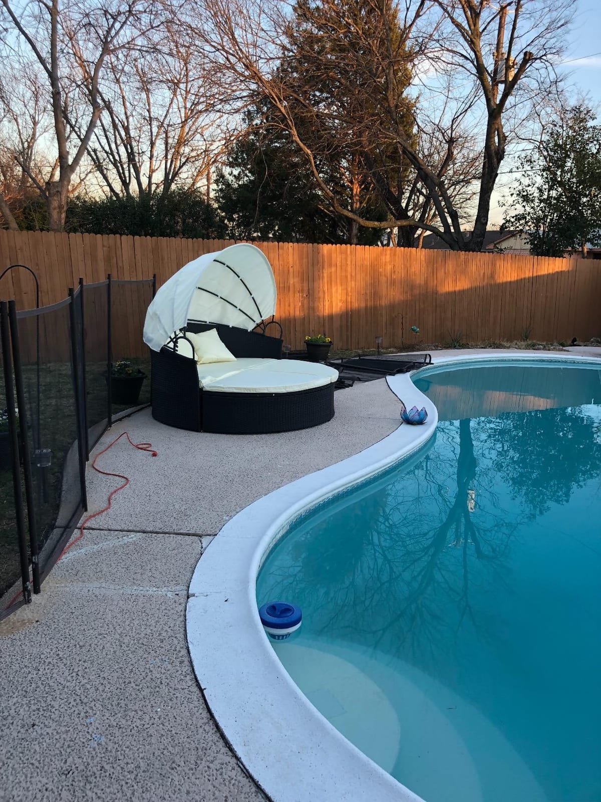Tangkula Outdoor Patio Round Daybed with Retractable Canopy, Black Rattan Wicker Furniture Sectional Seating with Cushions and Throw Pillows, Seating Separates Cushioned Seats for Backyard (Black) customer photo 2