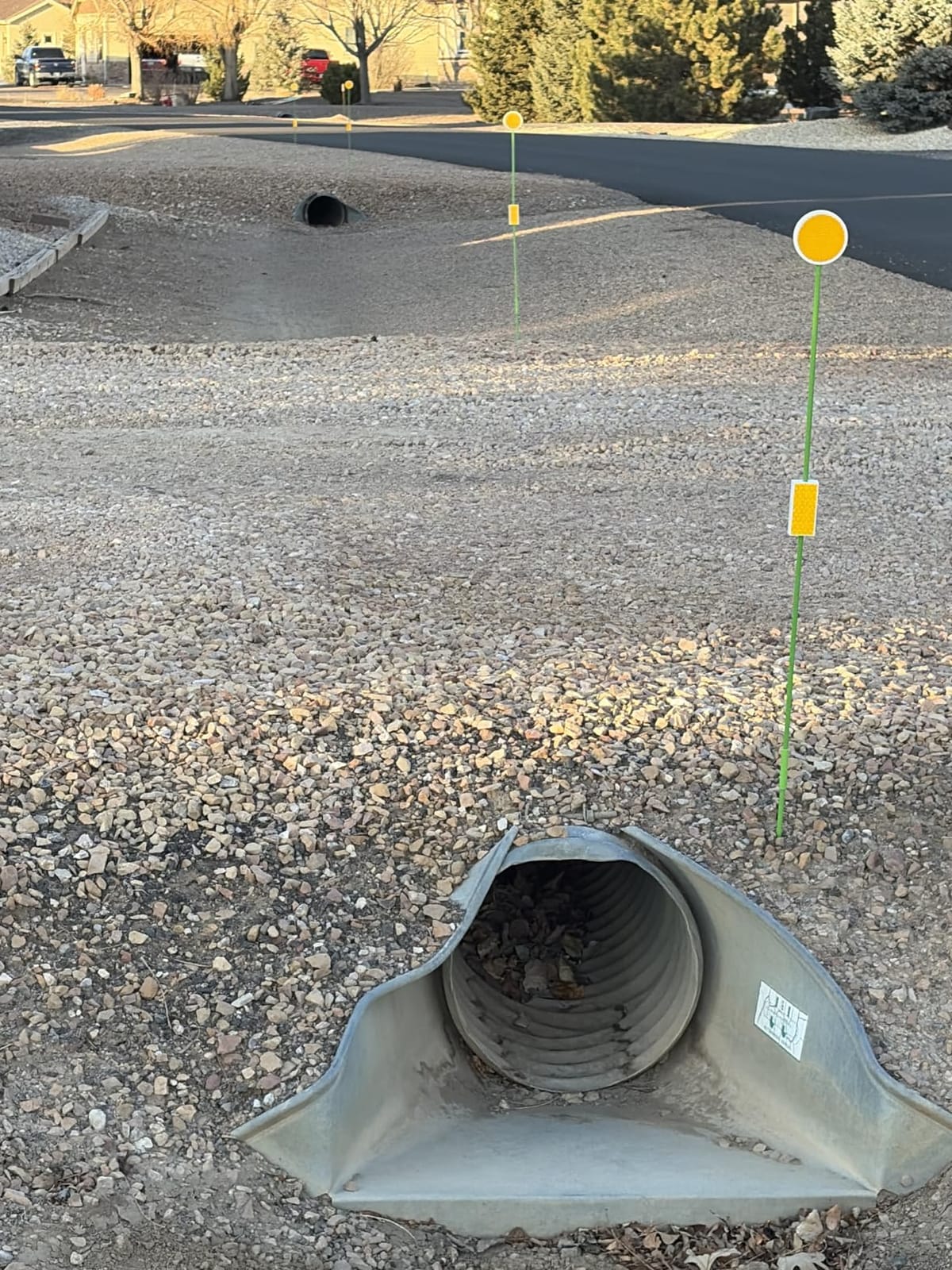 LOMNYIY Driveway Markers Reflectors,Reflective Driveway Markers for Snow Plowing, 51Inch Fiberglass Pole Double Sided Reflectors for Driveway,Different Heights of Reflective (4Pcs) customer photo 1