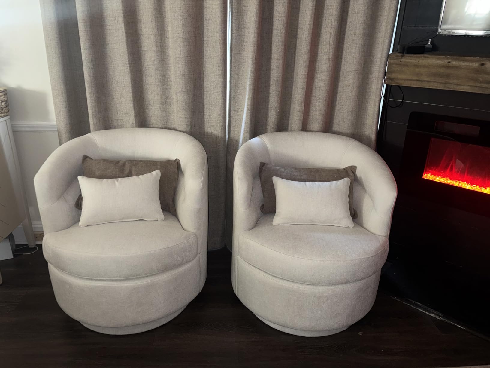 CANMOV Swivel Accent Chair, 360 Degree Round Swivel Barrel Chair with Pillow, Upholstered Comfy Barrel Armchair Single Club Sofa Chair for Living Room,Bedroom, Reading Room, Beige customer photo 1