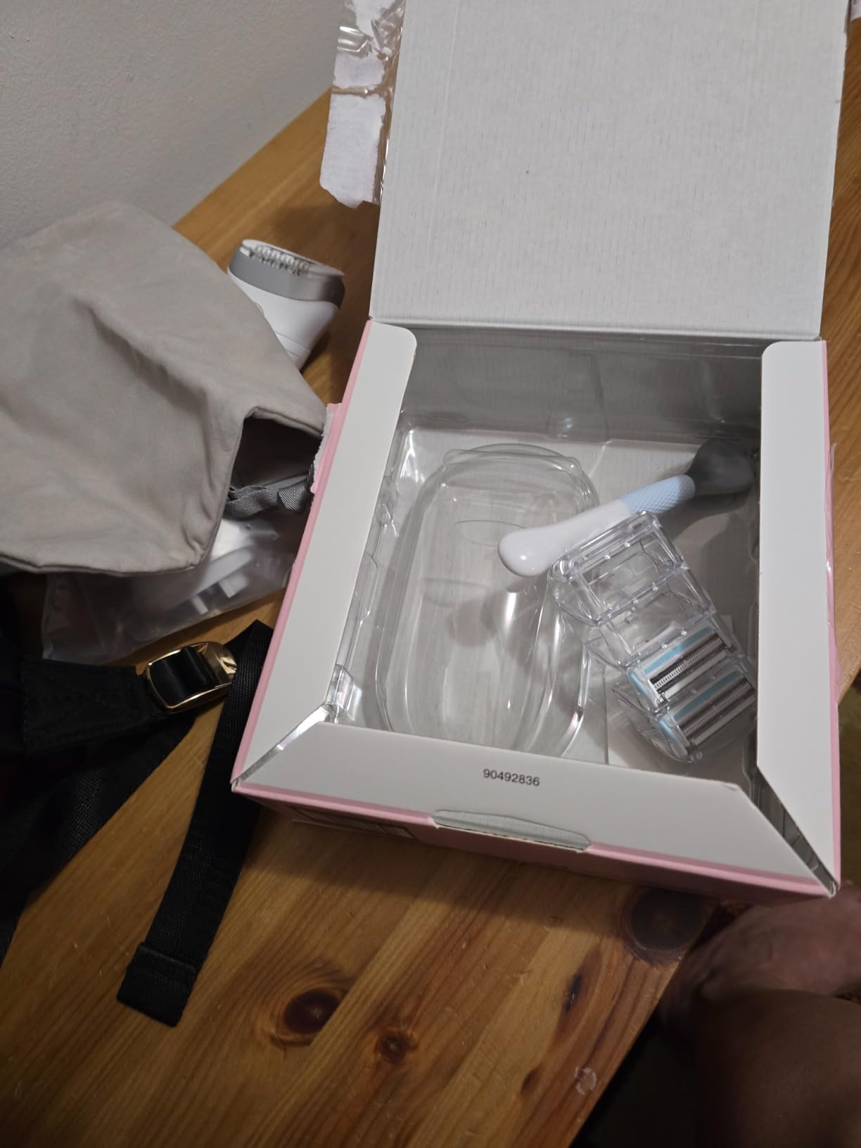 Braun Silk-épil 7 Epilator, Wet and Dry, Wide Head, Includes Venus Intimate Razor, Shaver Head and Trimmer Comb, SE7-141 customer photo 1