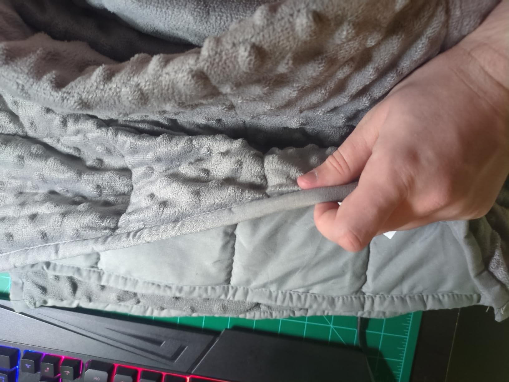 Mr. Sandman Cooling Weighted Blanket for Adults, Queen Size 15 lbs, 60″x80″ customer photo 2