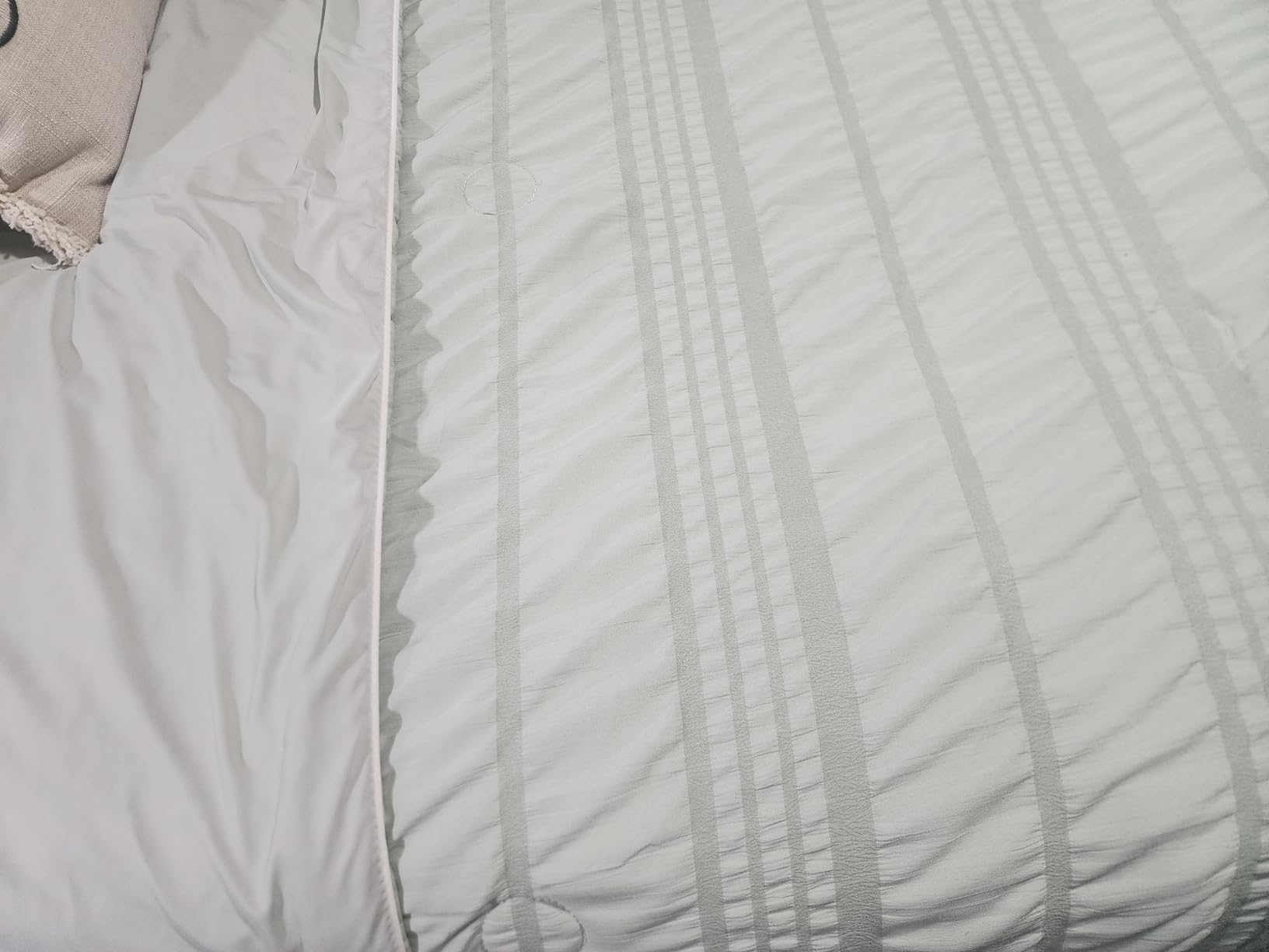 Cozy Bliss Seersucker Cooling Comforter Queen Size, Q-Max 0.45 Reversible Lightweight Cooling Blanket, Breathable Silk Smooth Summer Bedding Quilt for Hot Sleepers Night Sweats Dark Grey customer photo 2