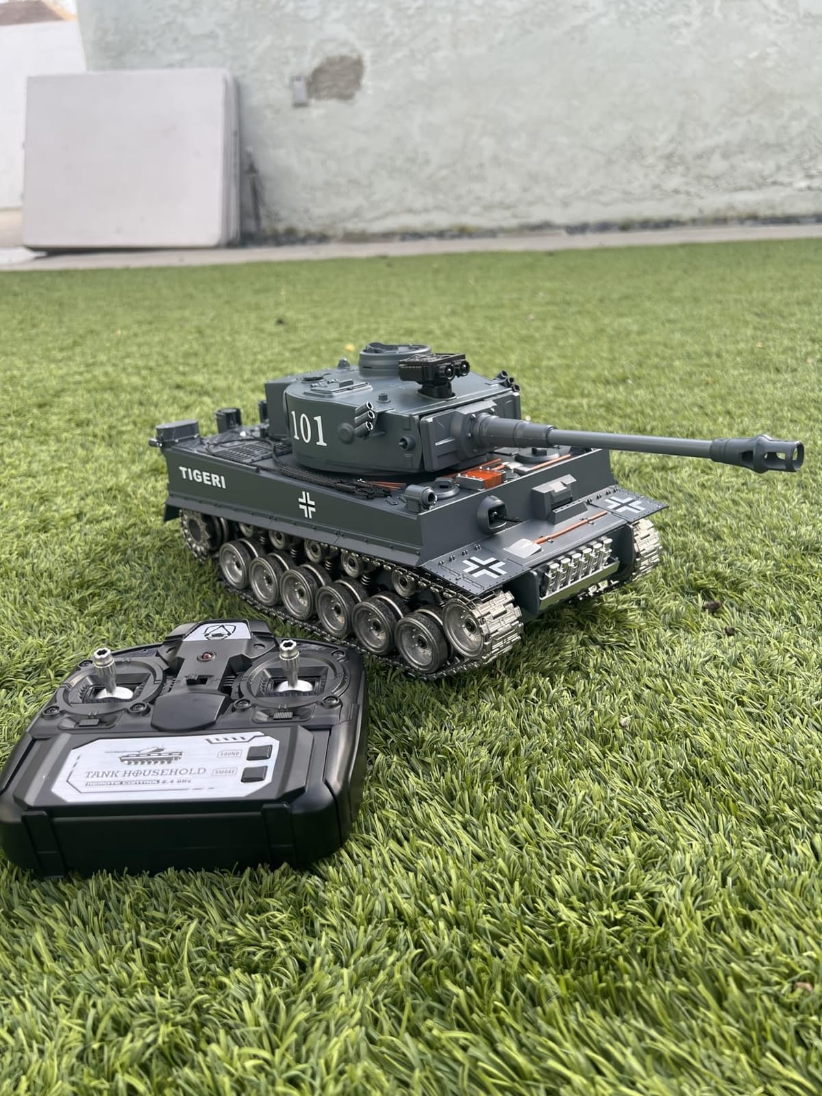 Supdex RC Tank, 1:18 Alloy Metal German Tiger I Remote Control Army Model Toys, 2.4Ghz RC Vehicle with Smoke, Sound and Lights, Military Tank for 8 Years Old+ customer photo 1