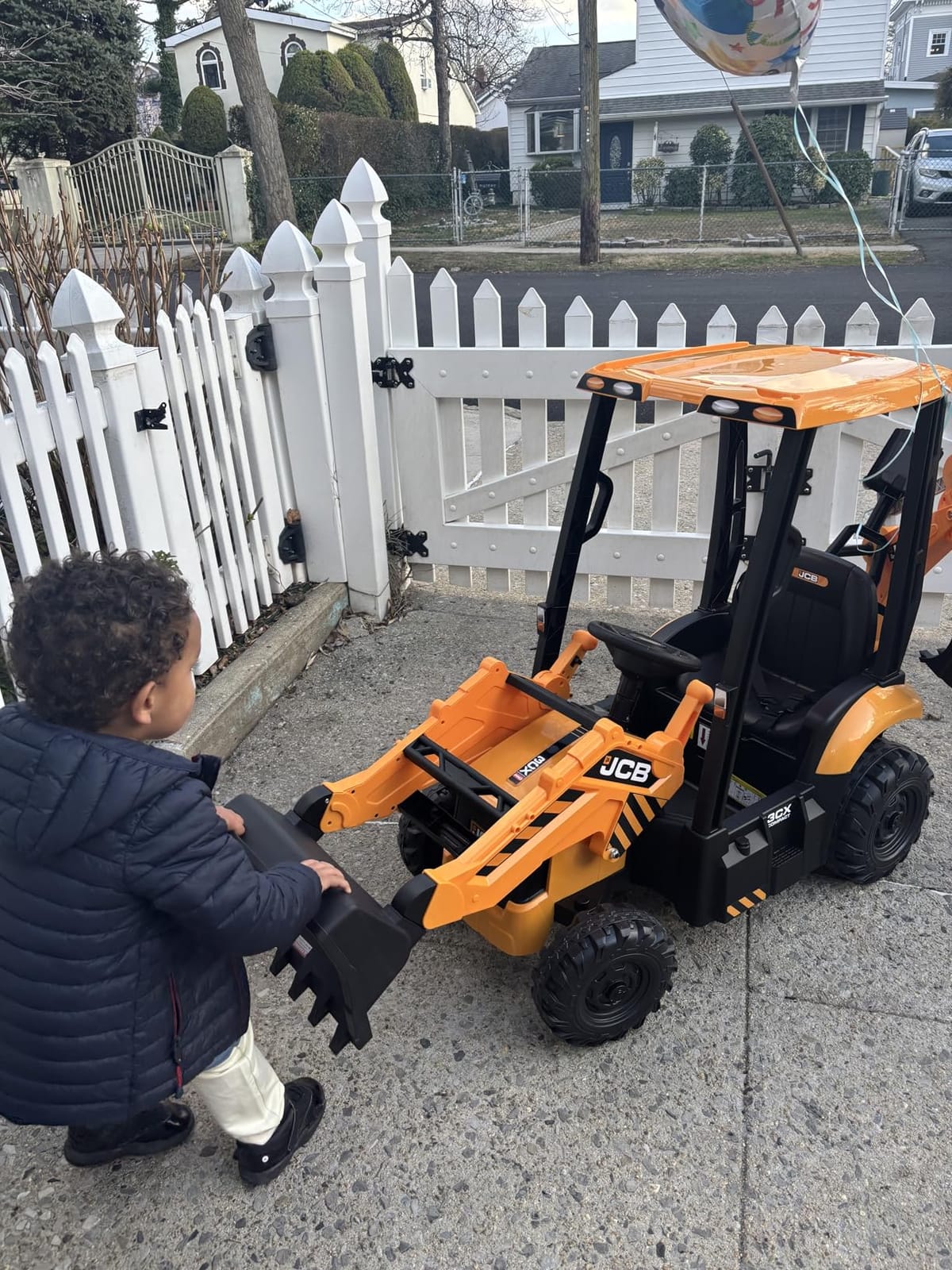 ENYOPRO 12V Ride on Excavator Toy, Licensed JCB 3CX Electric Backhoe Loader Car for Kids, Ride on Digger, Bulldozer & Construction Vehicles w/Remote Control, Moving Parts, Adjustable Seat, Soft Start customer photo 2