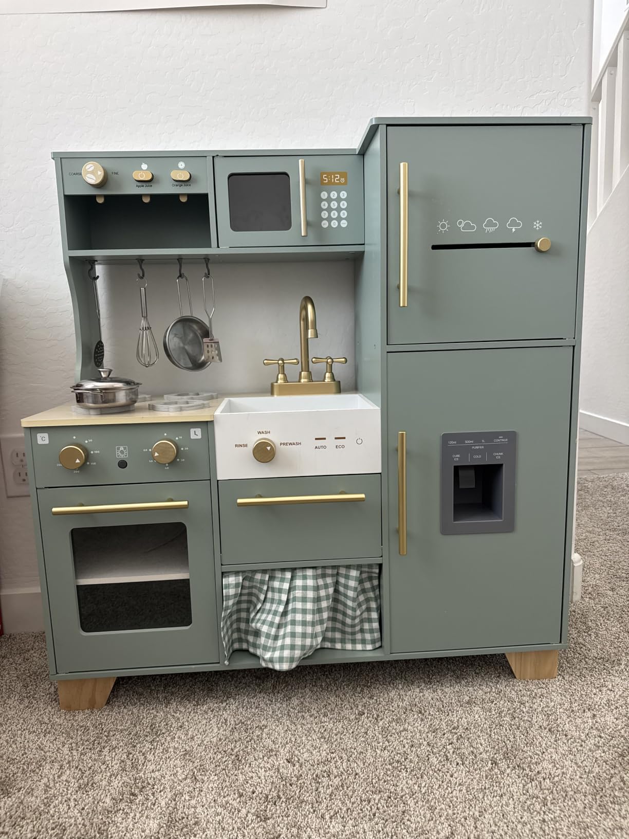 ROBUD Play Kitchen for Kids Toddlers, Wooden Play Kitchen, Toy Kitchen Set customer photo 1