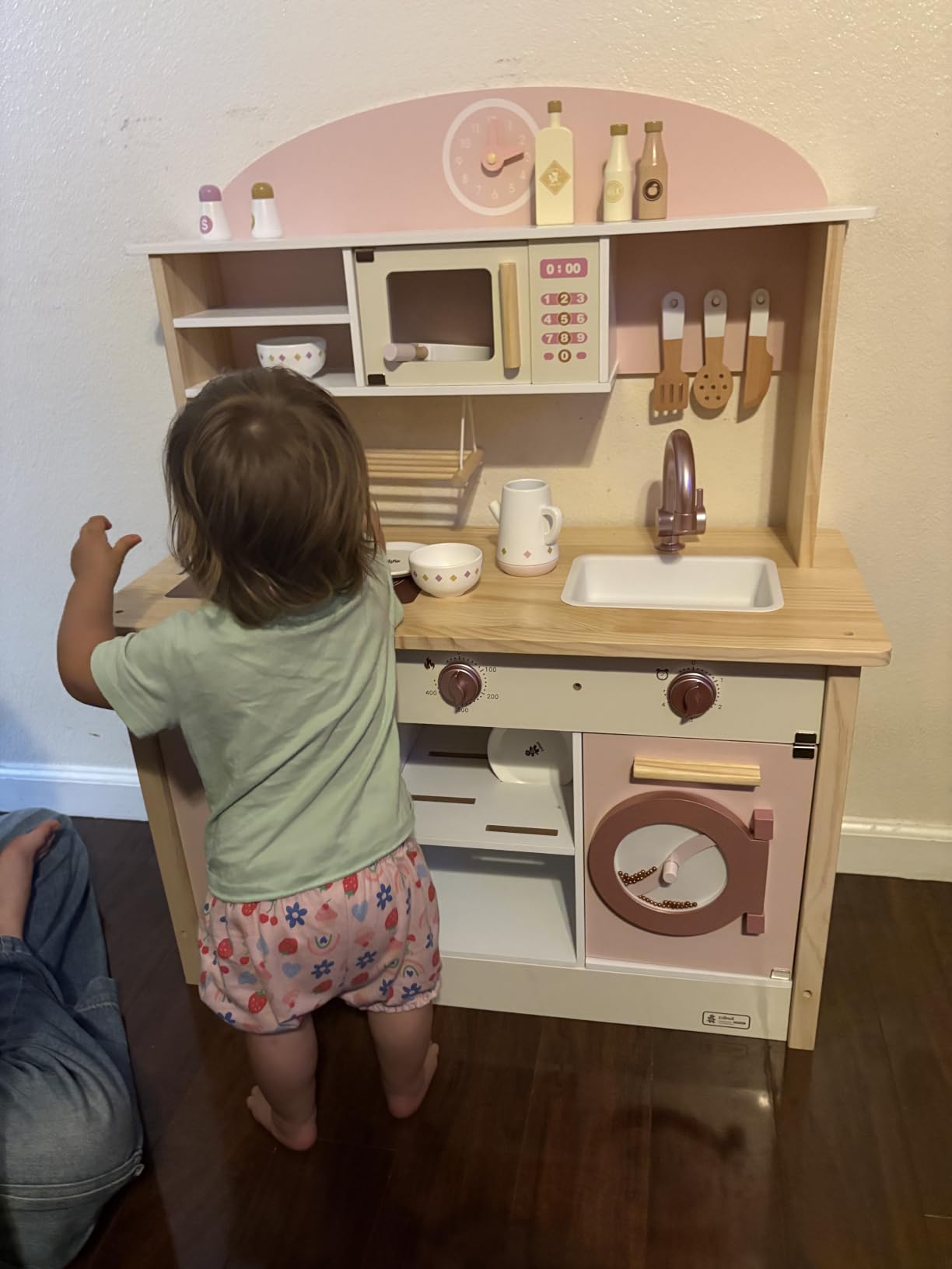 ROBUD Play Kitchen for Kids Toddlers, Wooden Play Kitchen, Toy Kitchen Set customer photo 2