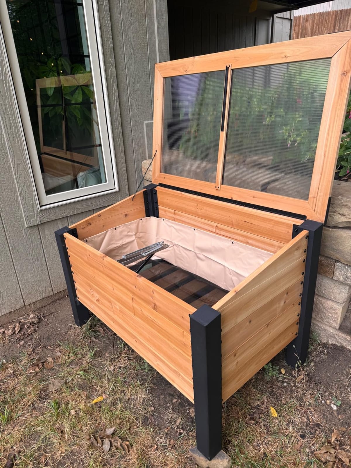 Backyard Discovery Aggie 4' x 2' Cedar Wood Cold Frame Portable Mini Greenhouse, Raised Garden Planter with Temperature-Activated Polycarbonate Lid, Mesh Drainage for Year-Round Outdoor Gardening customer photo 1