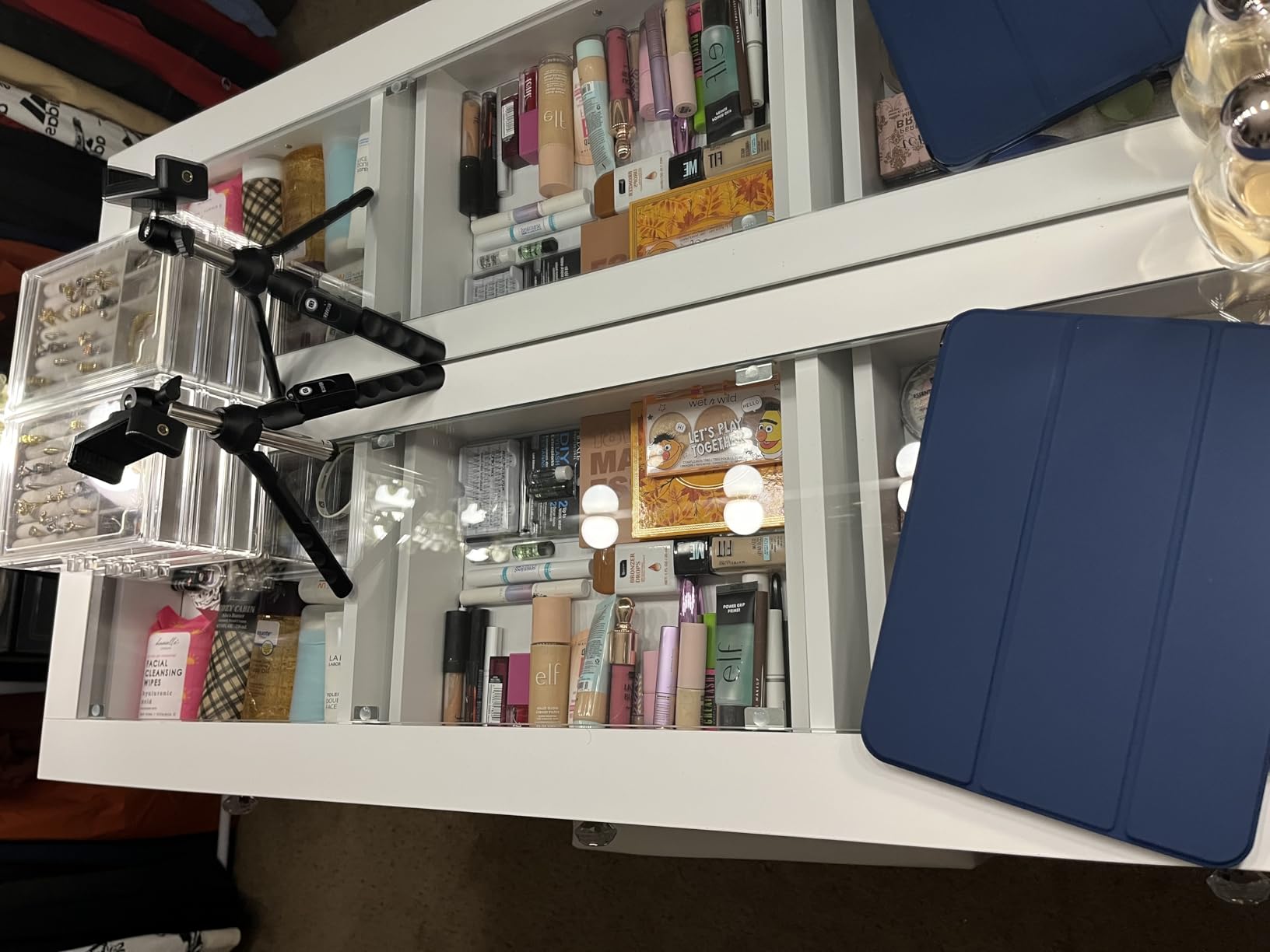 Yanosaku Vanity Desk & Power Outl, Makeup Vanity with Mirror and 12 LED Lights, Makeup Table with 11 Drawers, Vanity Table with Chair,Set 3 Lighting Modes Brightness Adjustable-(White) customer photo 1