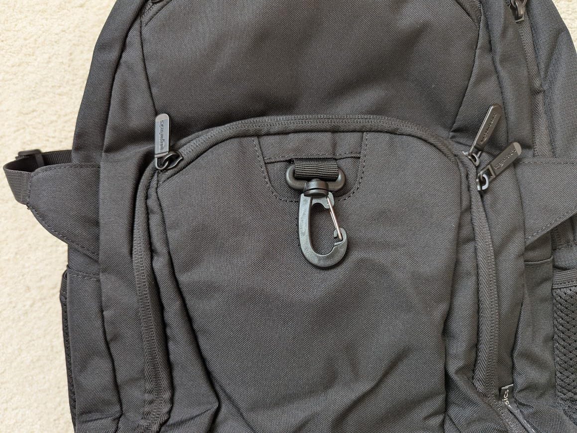 Amazon Basics Travel Laptop Backpack with Multiple Pockets and Compartments for 17 in / 43.1 cm Laptop, Water Resistant, Spacious with Padded Shoulder Straps, Black customer photo 2