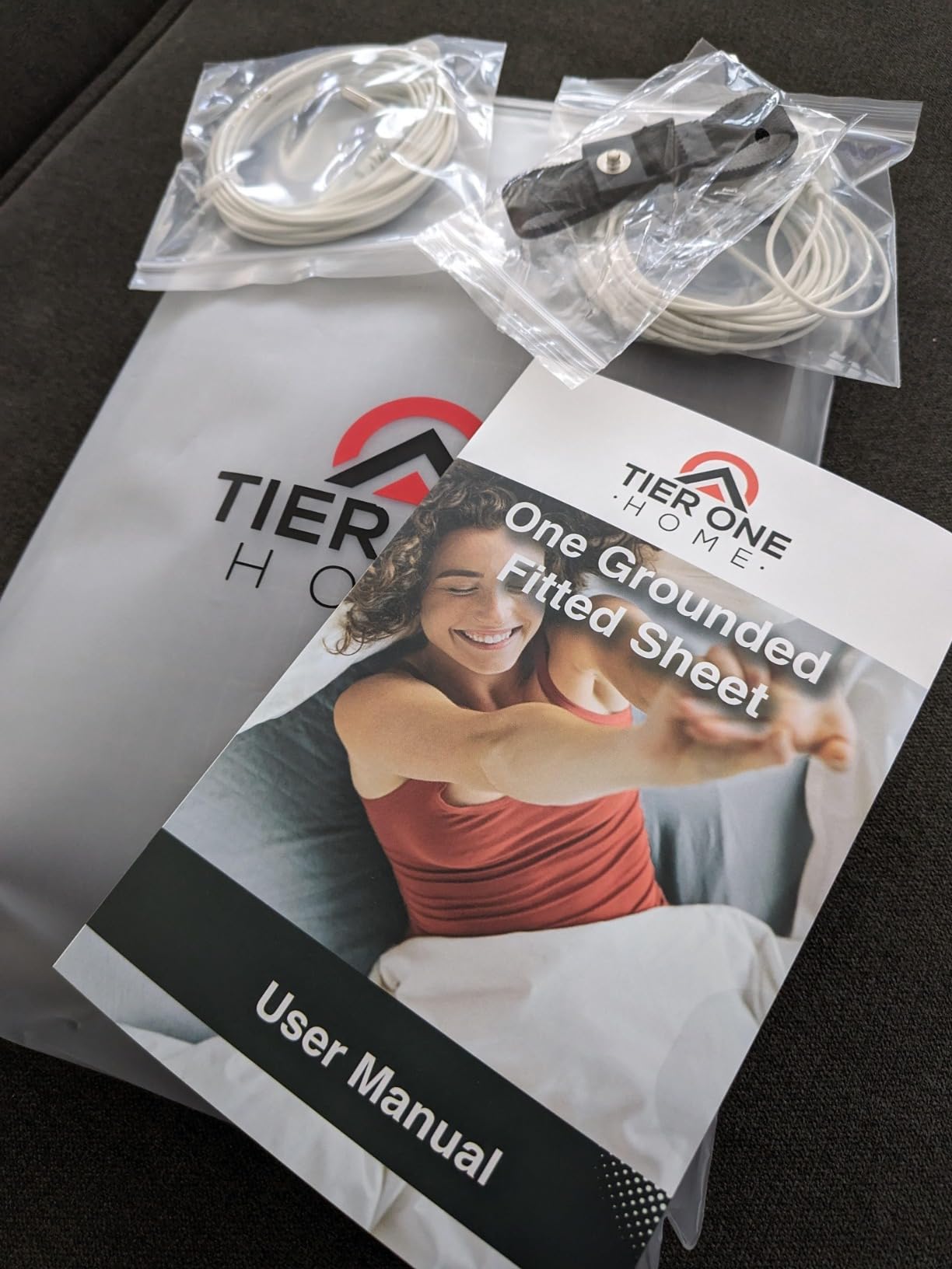 Fitted Grounding Sheets for Earthing, 5% Silver Fiber + 95% Certified Organic Cotton for Better Sleep and Pain Relief. Deep Pockets. Includes Grounding Wristband & Cords (Queen) customer photo 1
