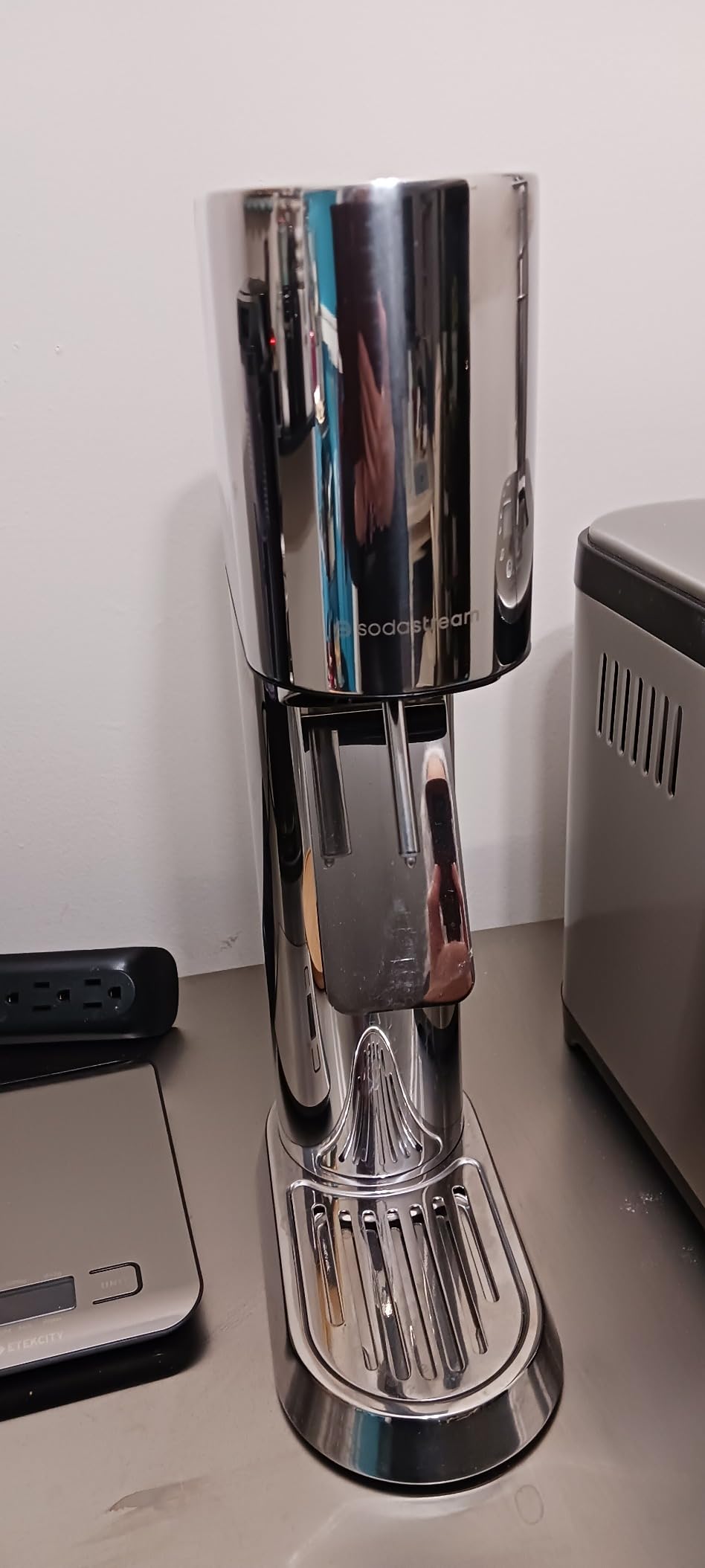 SodaStream ENSO Sparkling Water Maker, Stainless Steel Soda Maker, CQC CO2 System, Includes 1 Quick Connect 60L CO2 Cylinder, 1 Dishwasher Safe BPA Free Bottle, Make your own Pepsi, Silver customer photo 1