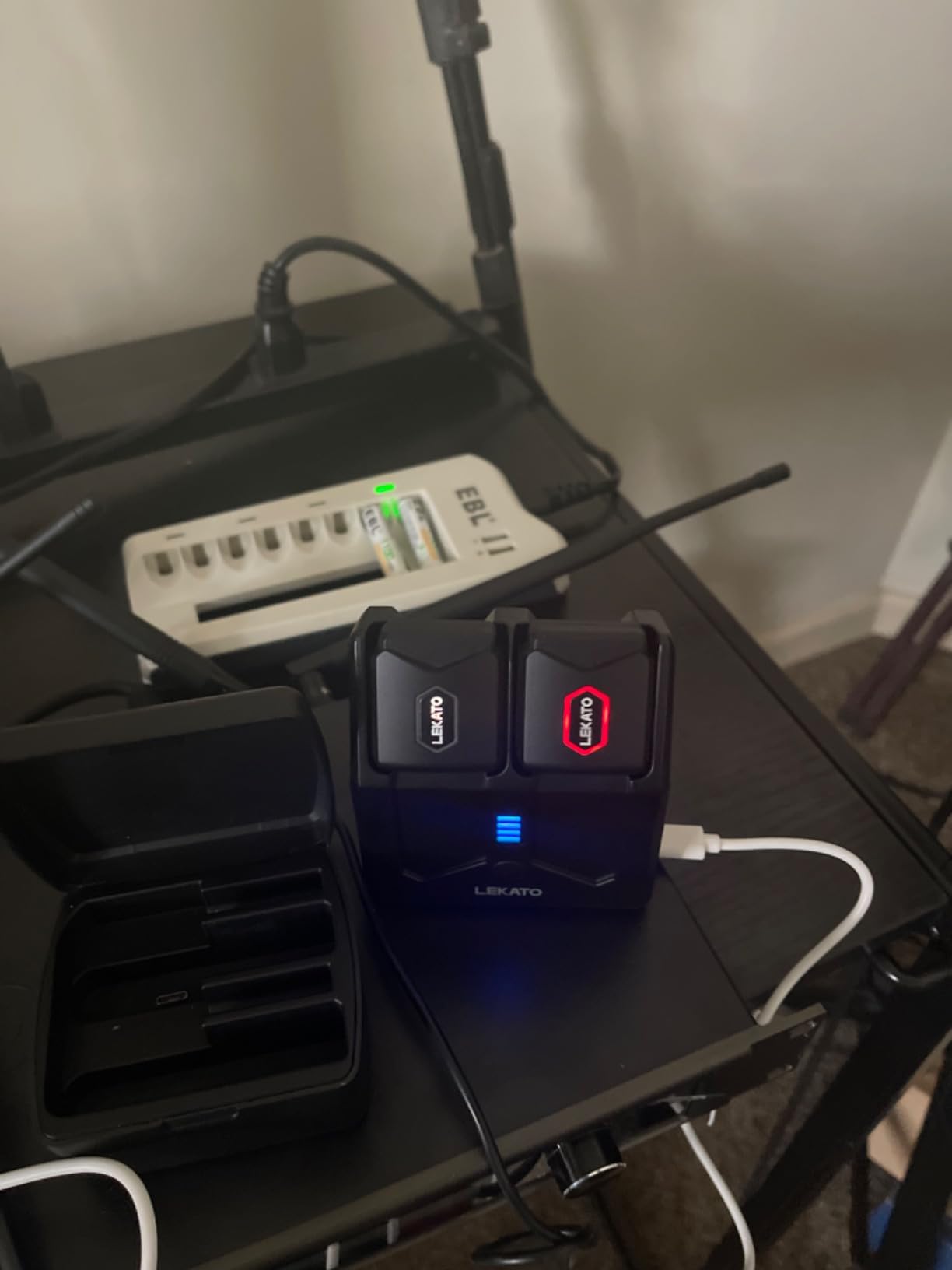 LEKATO 5.8GHz Wireless Guitar System with Charging Box, 15H Battery Life Audio Transmitter Receiver for Electric Guitar Bass, 4 Channels for Live Stage, Guitar Practice customer photo 2