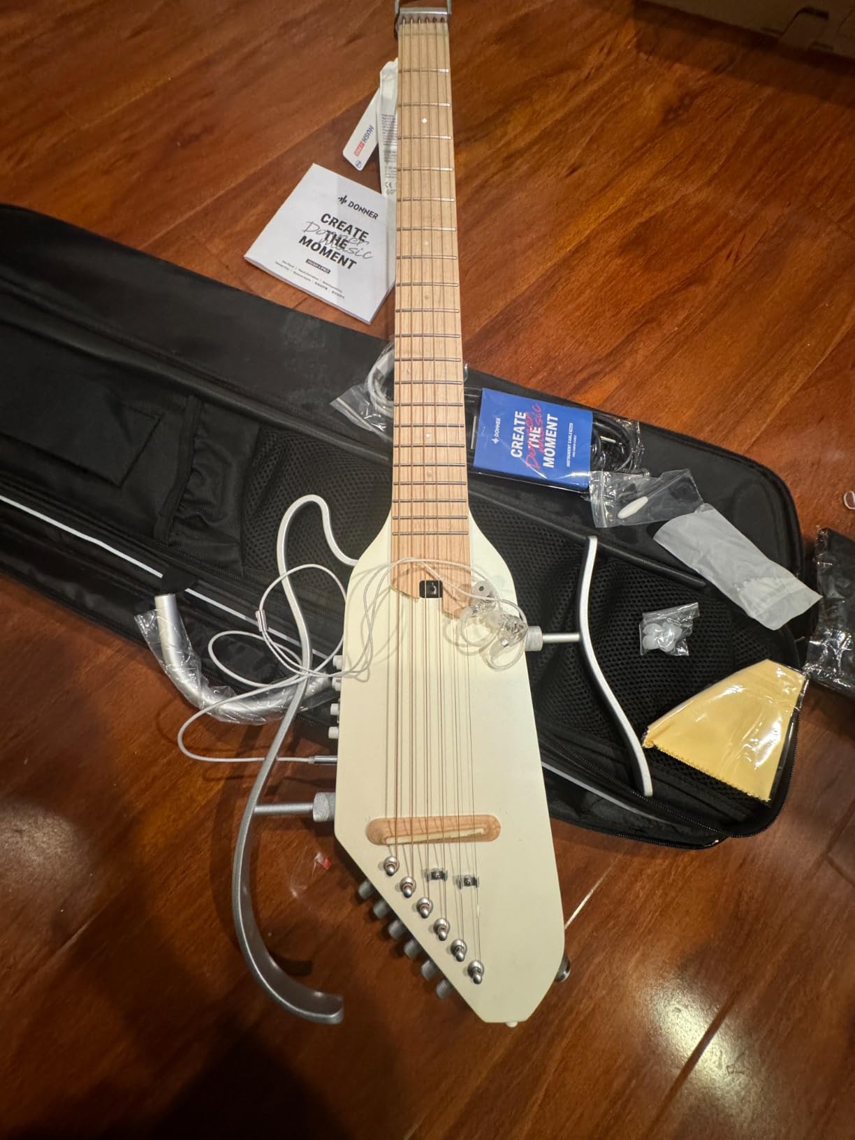 Donner HUSH I PRO Acoustic Electric Travel Guitar (Metallic White) customer photo 2
