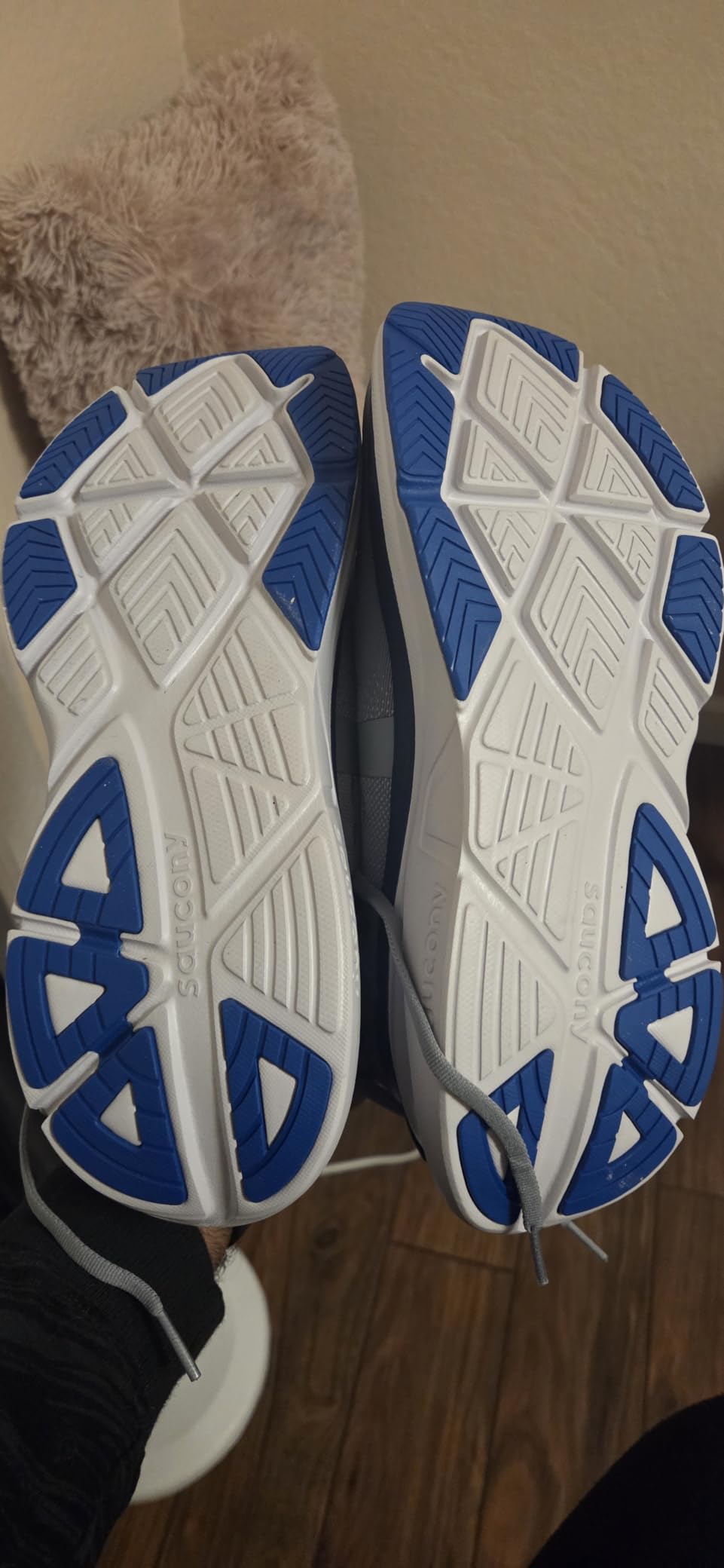Saucony Men's Guide 18 Sneaker customer photo 2