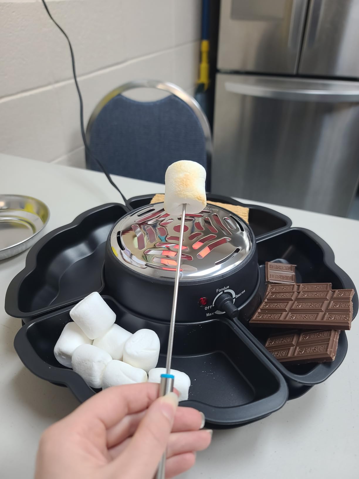 2 in 1 Electric S’mores Maker & Fondue Pot, Tabletop Indoor Smores kit with 4 Roasting Forks, 4 Detachable Trays & 1 Flameless Temperature-controlled Heater, Movie Night Supplies & Housewarming Gifts customer photo 2