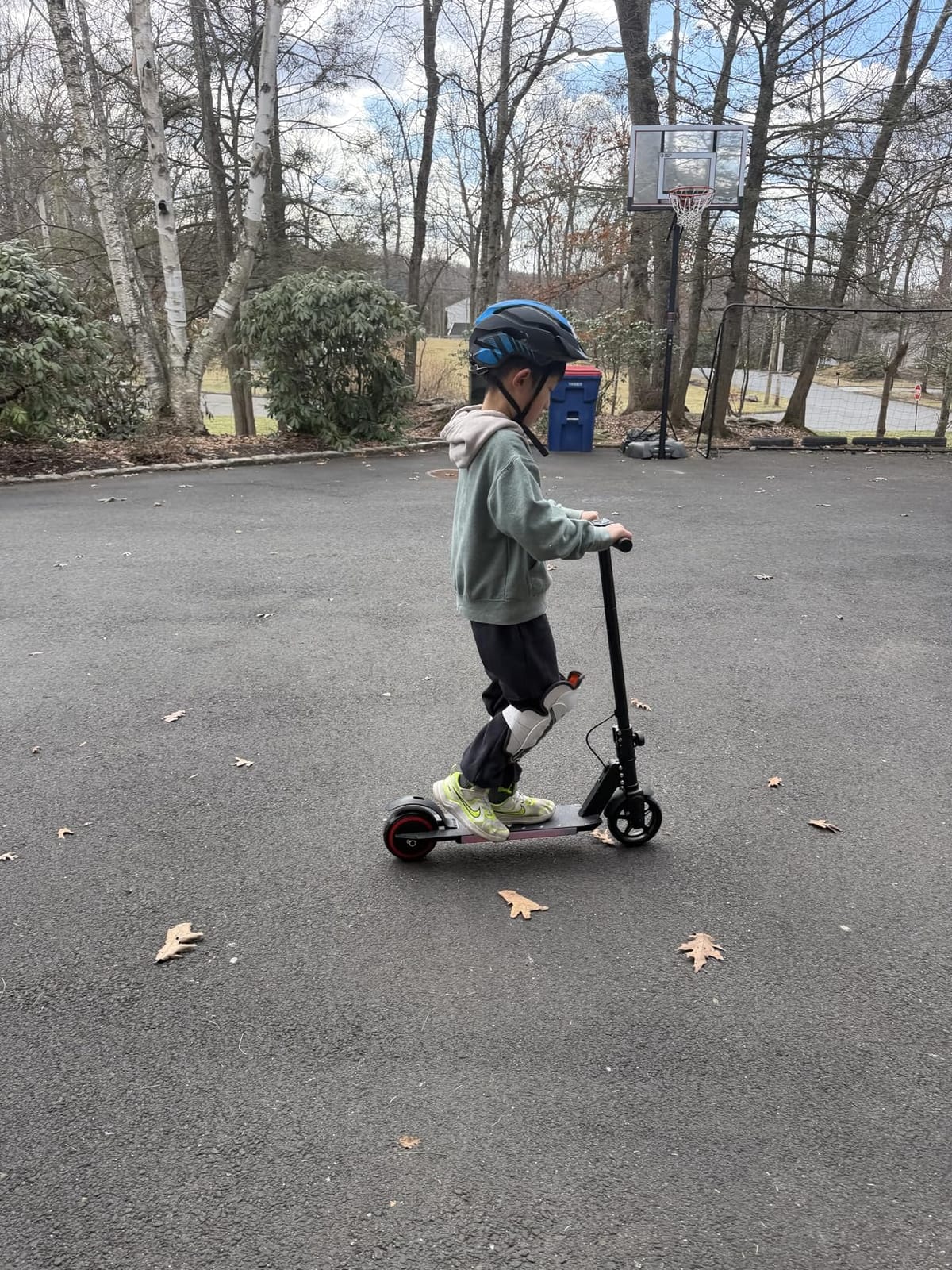 Classic Foldable Electric Scooter for Kids, Bright Front Lights, Shining Pedal Lights, LED Display, Dual Brakes 150W Motor Kids Electric Scooter, UL2272 Certified customer photo 2