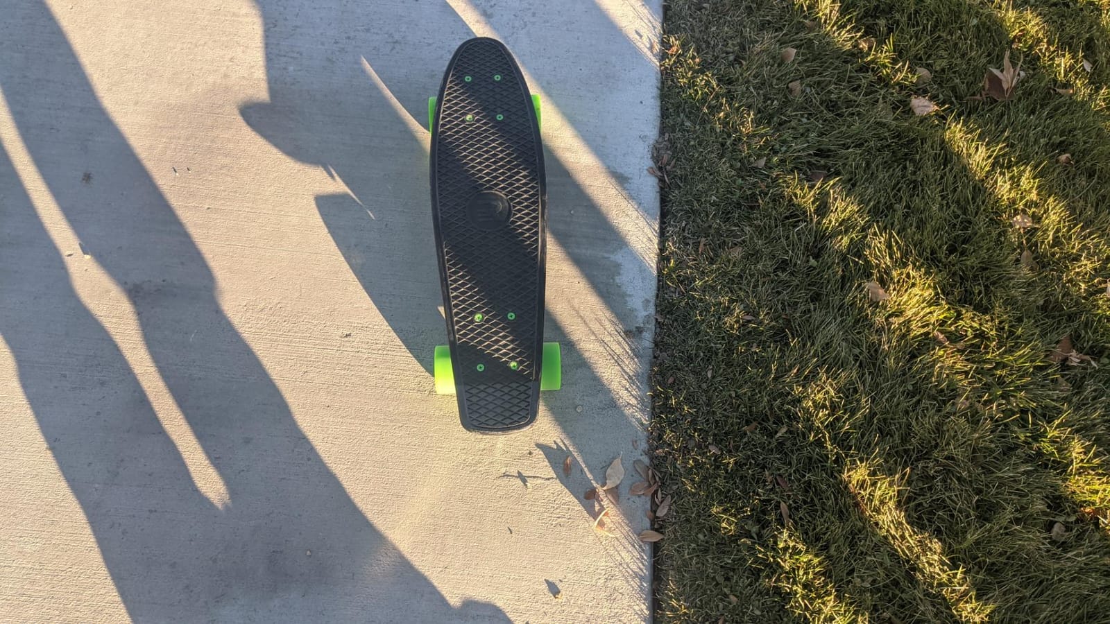 Retrospec Quip Mini Cruiser Skateboard 22.5