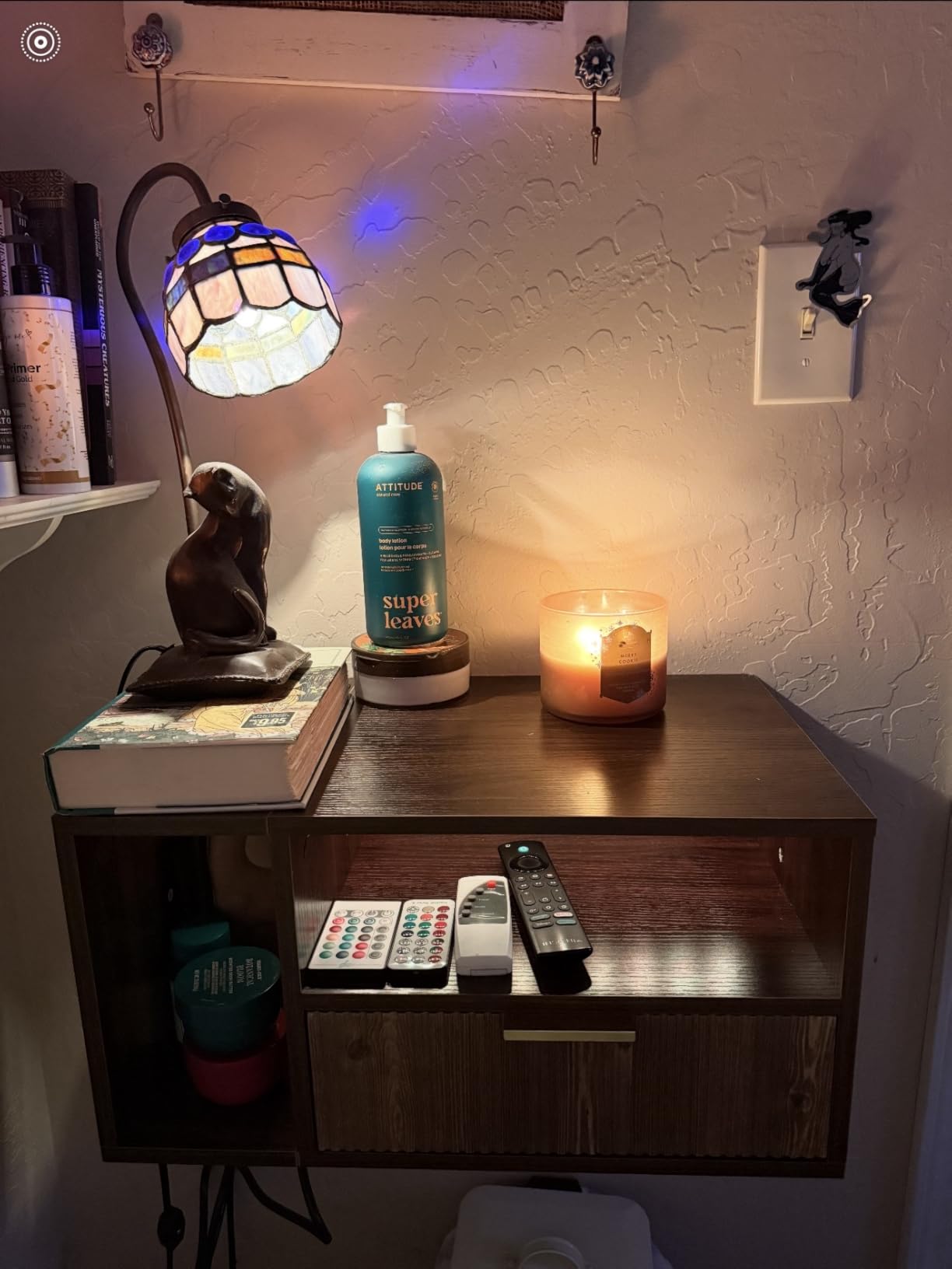 Veegle White Floating Nightstand with Charging Station and LED Lights,White customer photo 1