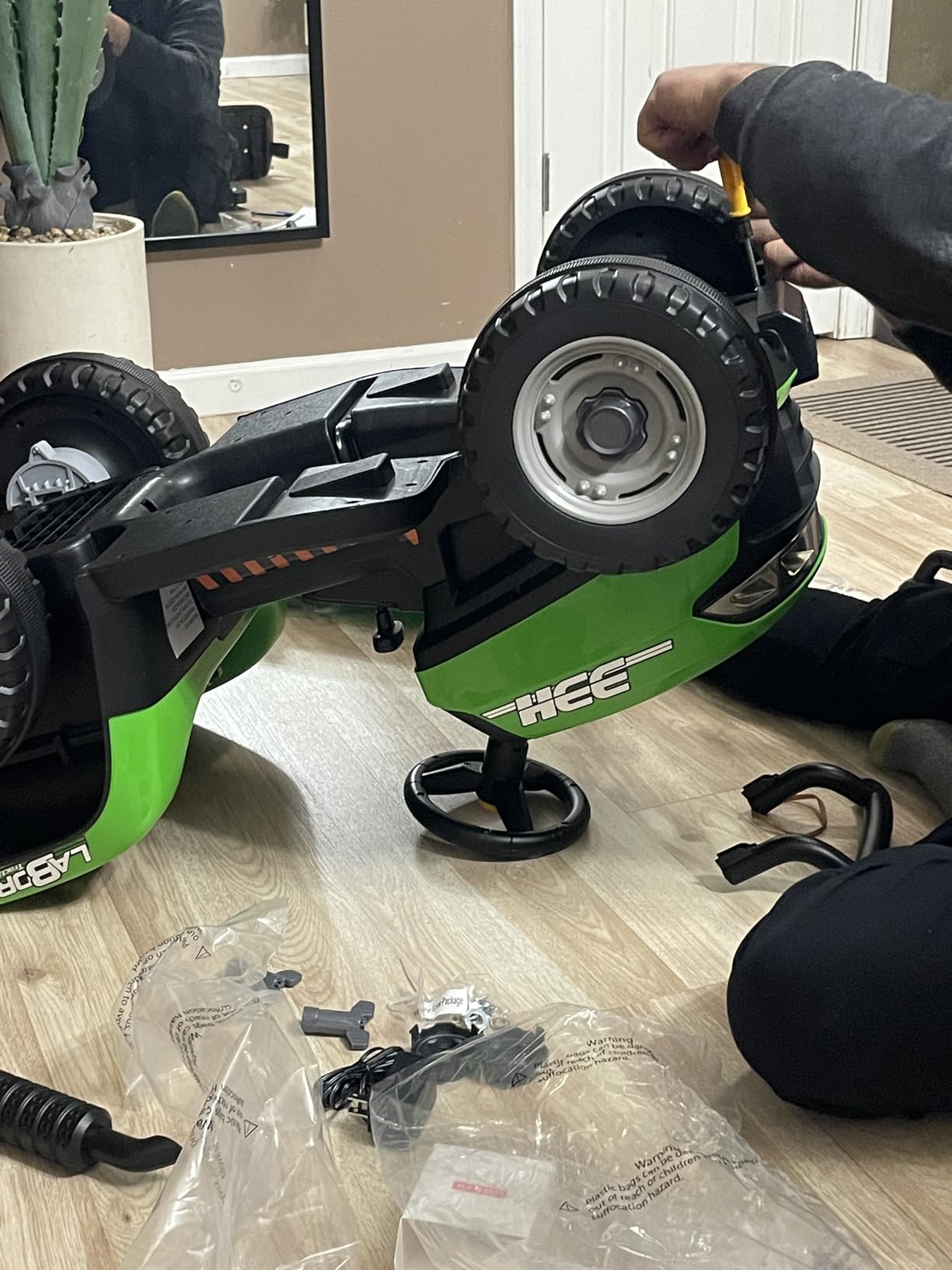ARBELI 24V Ride On Tractor w/2.4G Remote Control, Tiltable Trailer, Green customer photo 1