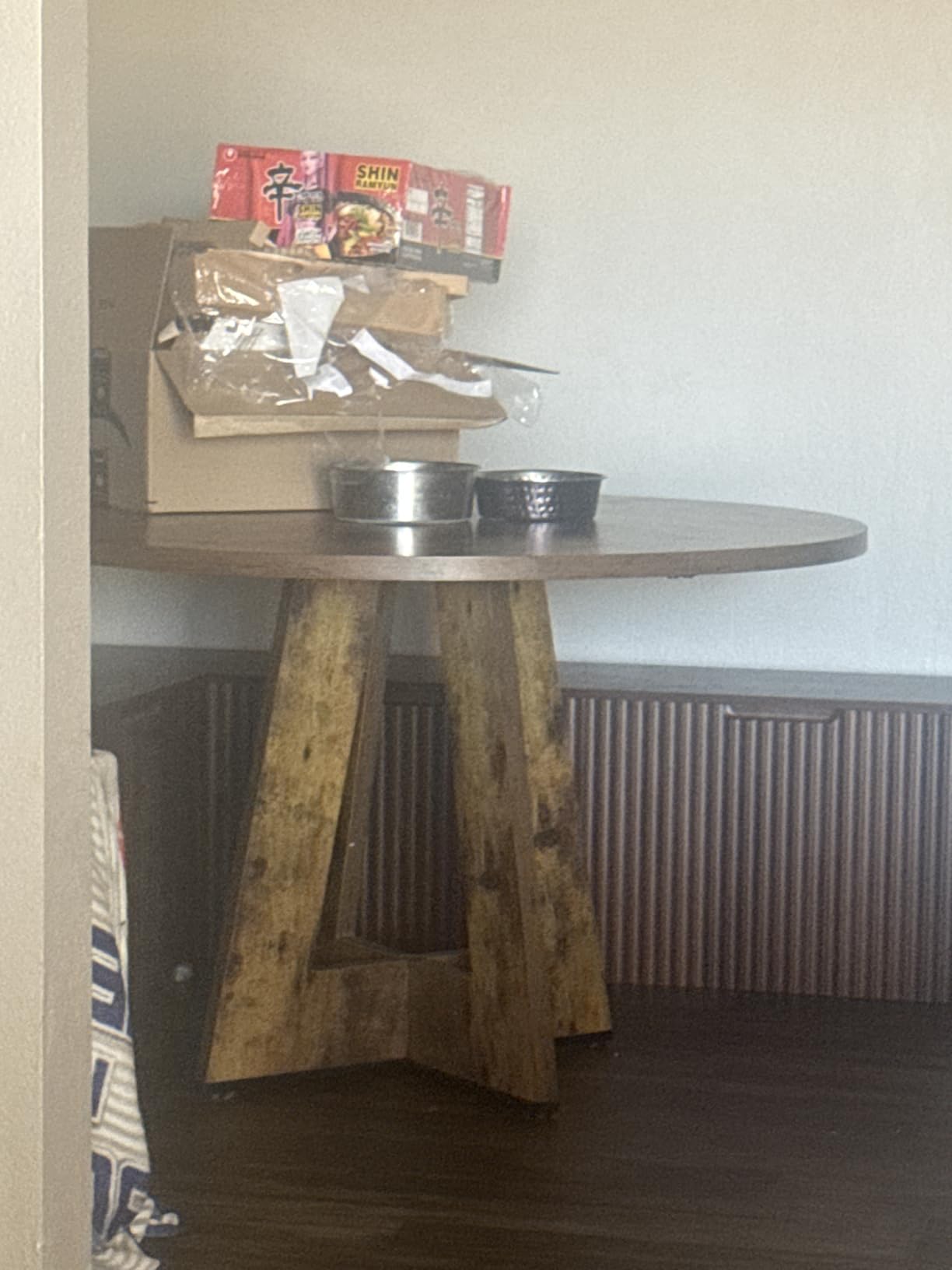 LITTLE TREE Round Dining Table for 4-6 People, 47 Inches Dining Room Table with Wooden Pedestal Base, Brown Dinner Tables, Circle Kitchen Tables for Dining Room, Kitchen, Living Room(Table Only) customer photo 2