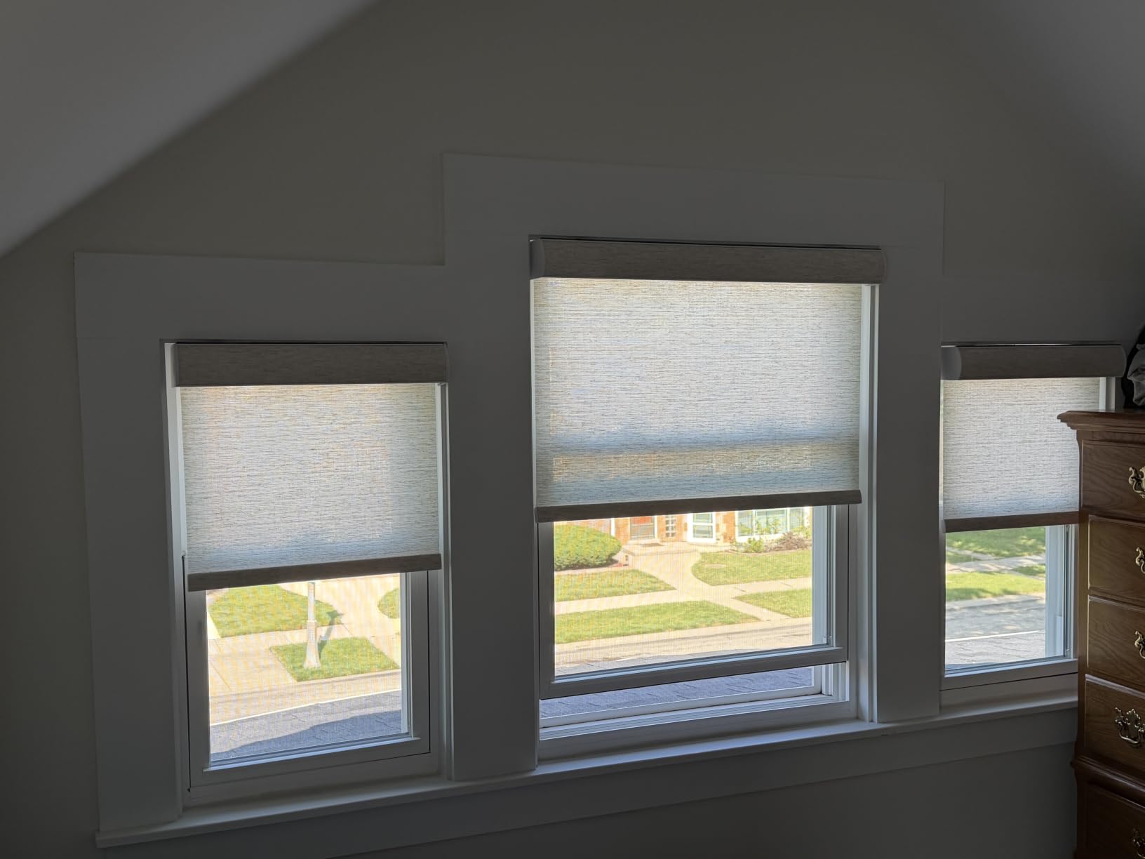 Persilux Light Filtering Roller Shades for Windows,Cordless,Linen Fabric,Roller Blinds,Thermal Insulated Fabric UV Protection Shades for Home,Office,Bedroom,Door,Light Filtering-Cream,Custom Now customer photo 2