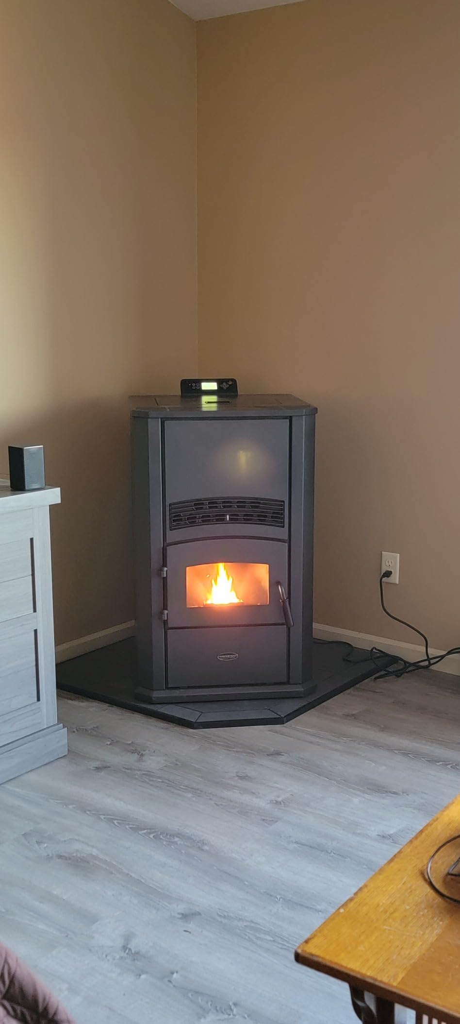 ComfortBilt HP42 Alpine Pellet Stove, 2,800 sq. ft., 120 lb. Hopper, Black customer photo 1