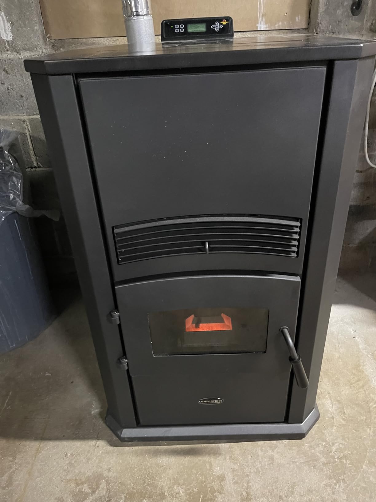 ComfortBilt HP42 Alpine Pellet Stove, 2,800 sq. ft., 120 lb. Hopper, Black customer photo 2