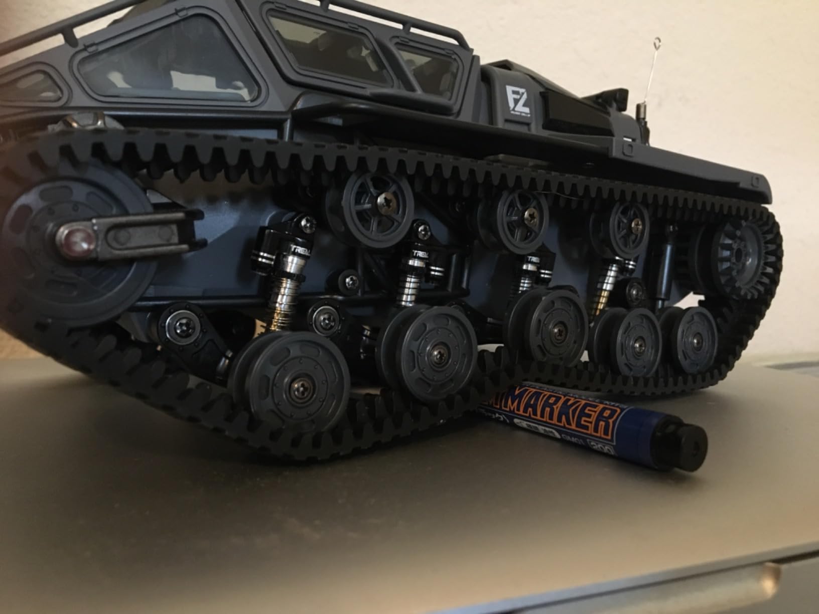 Mostop RC Tank Car, 1:16 Scale 2.4Ghz Remote Control Crawler High Speed Tank, Off-Road RC Tracked Vehicles 360°Rotating Drifting Car with 2 Batteries, Military Truck for Kids Adults customer photo 2