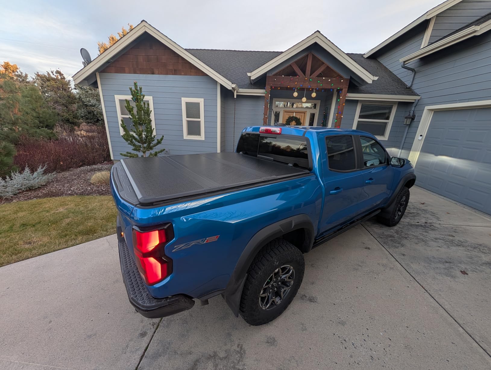 Hard Bed Cover for 2023-2026 Chevy Colorado/GMC Canyon 5.2 FT customer photo 1