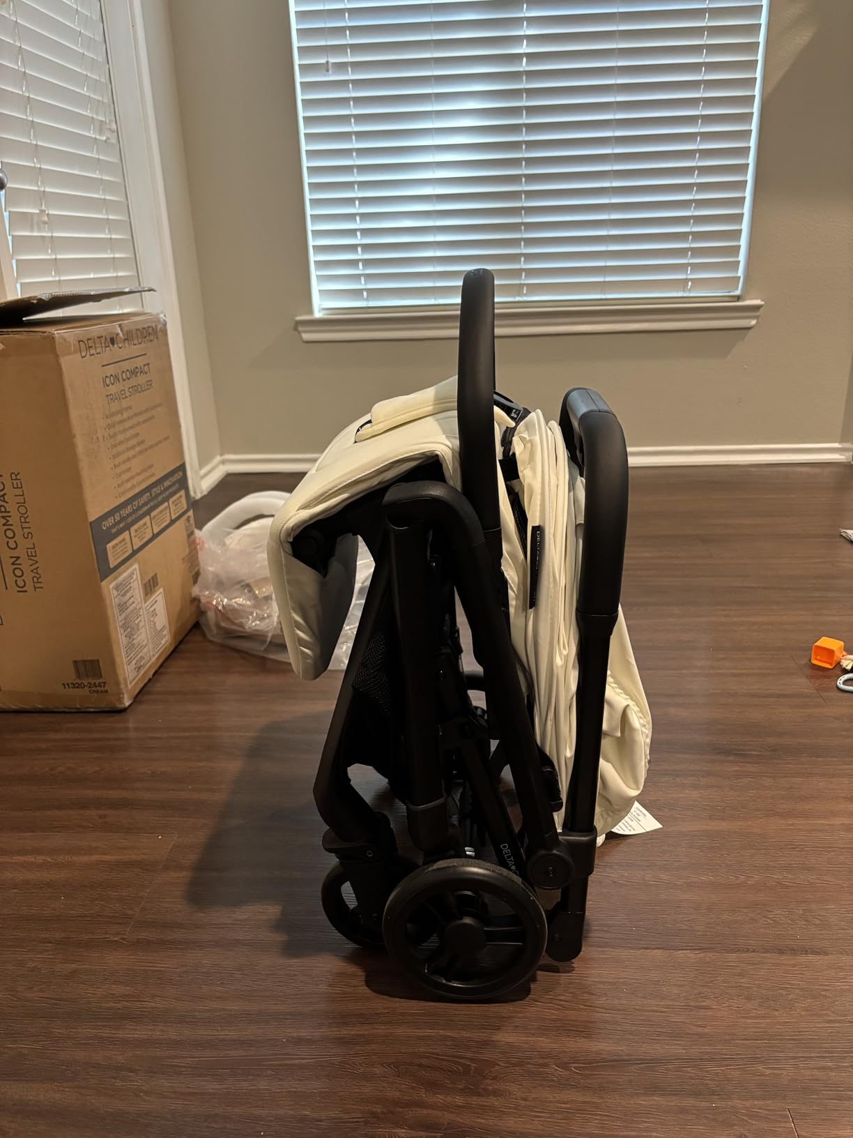 Delta Children Icon Ultra Compact Lightweight Everyday & Travel Stroller - One-Hand Fold - Only 15.6 Pounds - Fits in Overhead Compartments - Greenguard Gold Certified - Multi-Position Recline, Navy customer photo 1