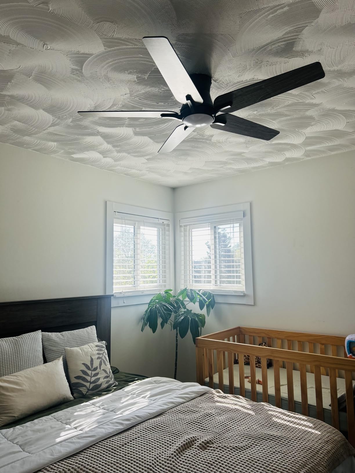 POCHFAN 52 Inch White Ceiling Fans with Lights and Remote, Flush Mount Low Profile Ceiling Fan for Bedroom, Living Room, Patio, Dimmable 6 Speeds Noiseless Reversible, ETL Listed customer photo 1