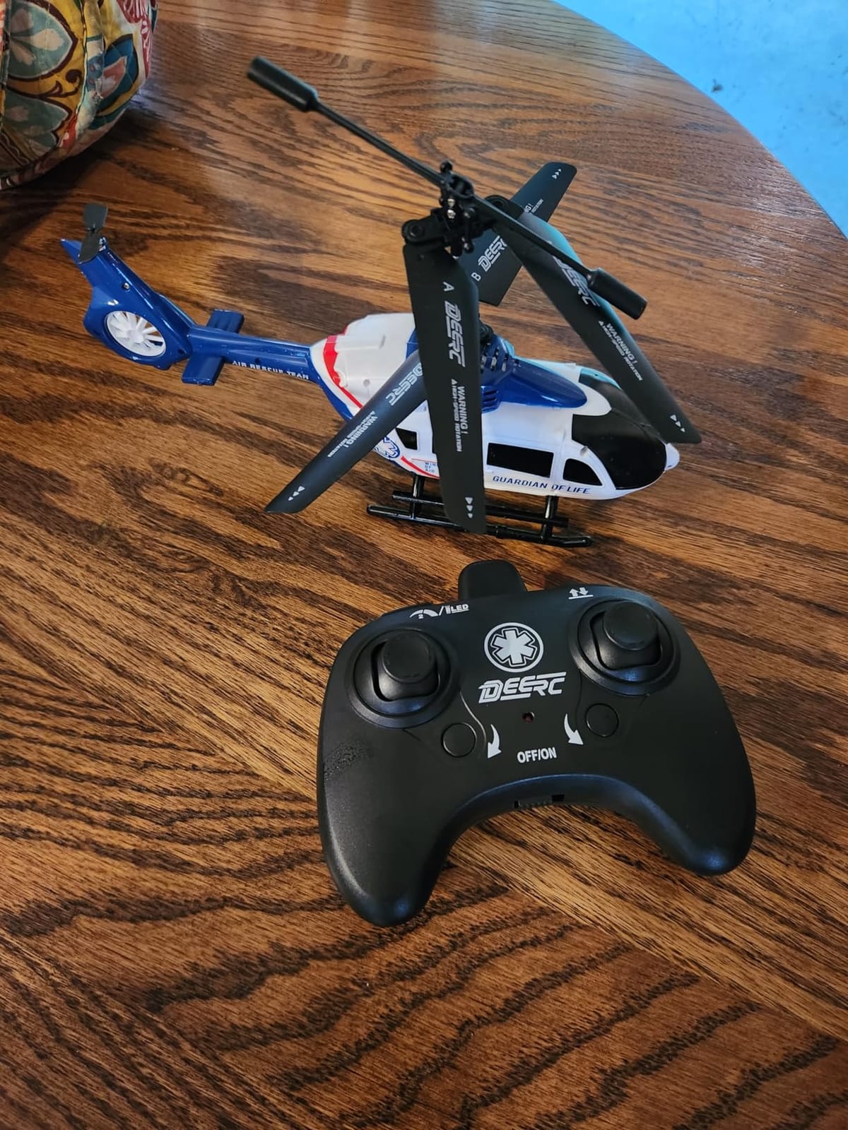 DEERC RC Helicopter, Remote Control Helicopter, 26 Mins Flight Time, LED Lights & Altitude Hold, 2 Batteries customer photo 2