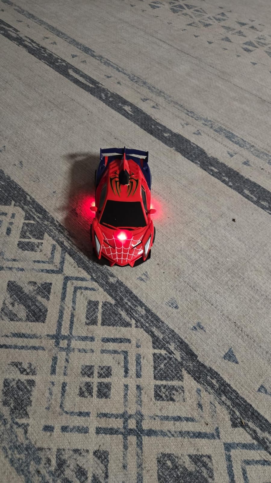 Spider Transform RC Cars Toys with Eye & Underbody Lights, 2.4GHz Remote Control Car One-Button Deformation, Fast 360°Rotation Robot Toys Birthday Gifts for 3 4 5 6 7 8 9 10 Year Old Boys Age 4-7 8-12 customer photo 1