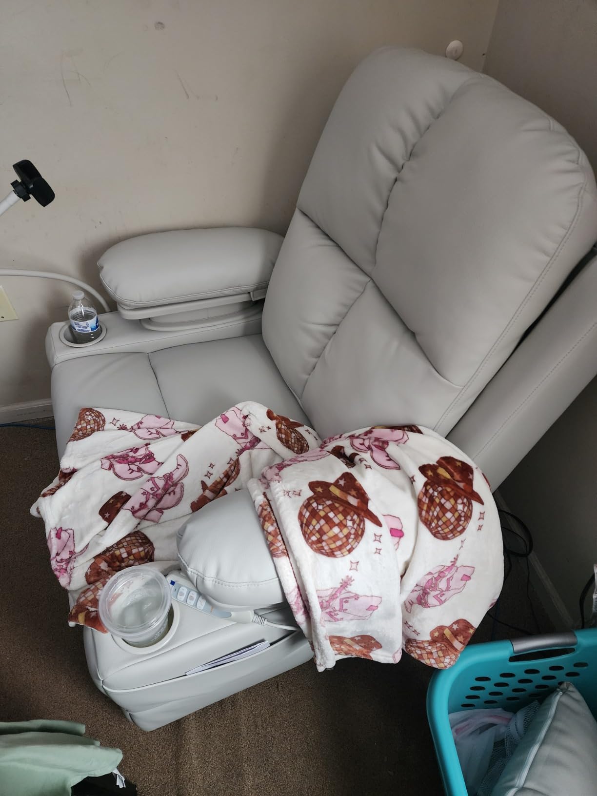 MAMAZING Lullapod Power Nursery Rocking Chair with HugAssist Armrest customer photo 1