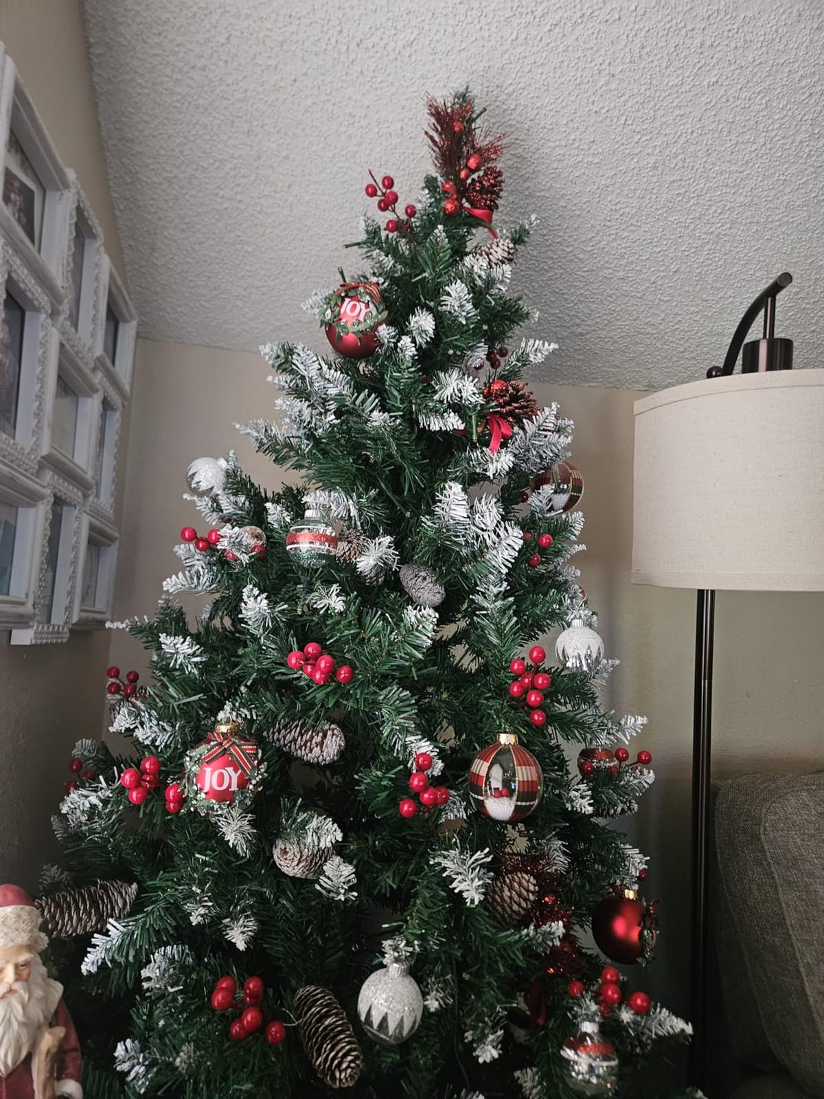 YITAHOME Prelit Snow Flocked Christmas Tree 6ft with Remote customer photo 1