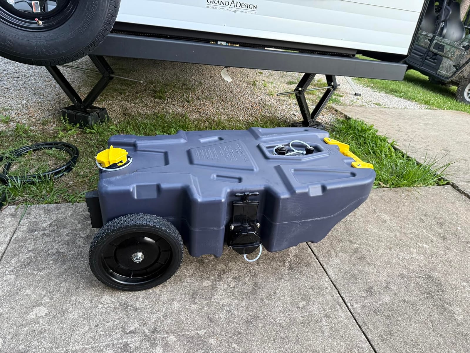 30 Gallon RV Portable Waste Tank 2 Wheel Tote Tank customer photo 1