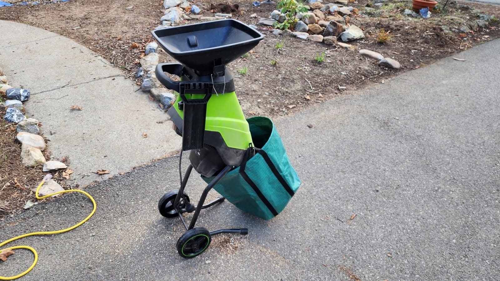 GreenSweep XL Bladeless Leaf Shredder & Mulcher | Powerful 15 Amp, 9,000RPM Motor for 18:1 Reduction Ratio customer photo 2