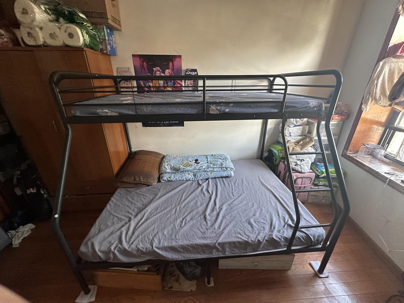 Giantex Metal Bunk Beds Twin Over Full Size, Heavy Duty Bunk Bed for Teens Adults with Ladder & Guardrails, Space Saving Metal Bunk Bed for Dorm, Bedroom, Apartment, No Box Spring Needed (Black) customer photo 2