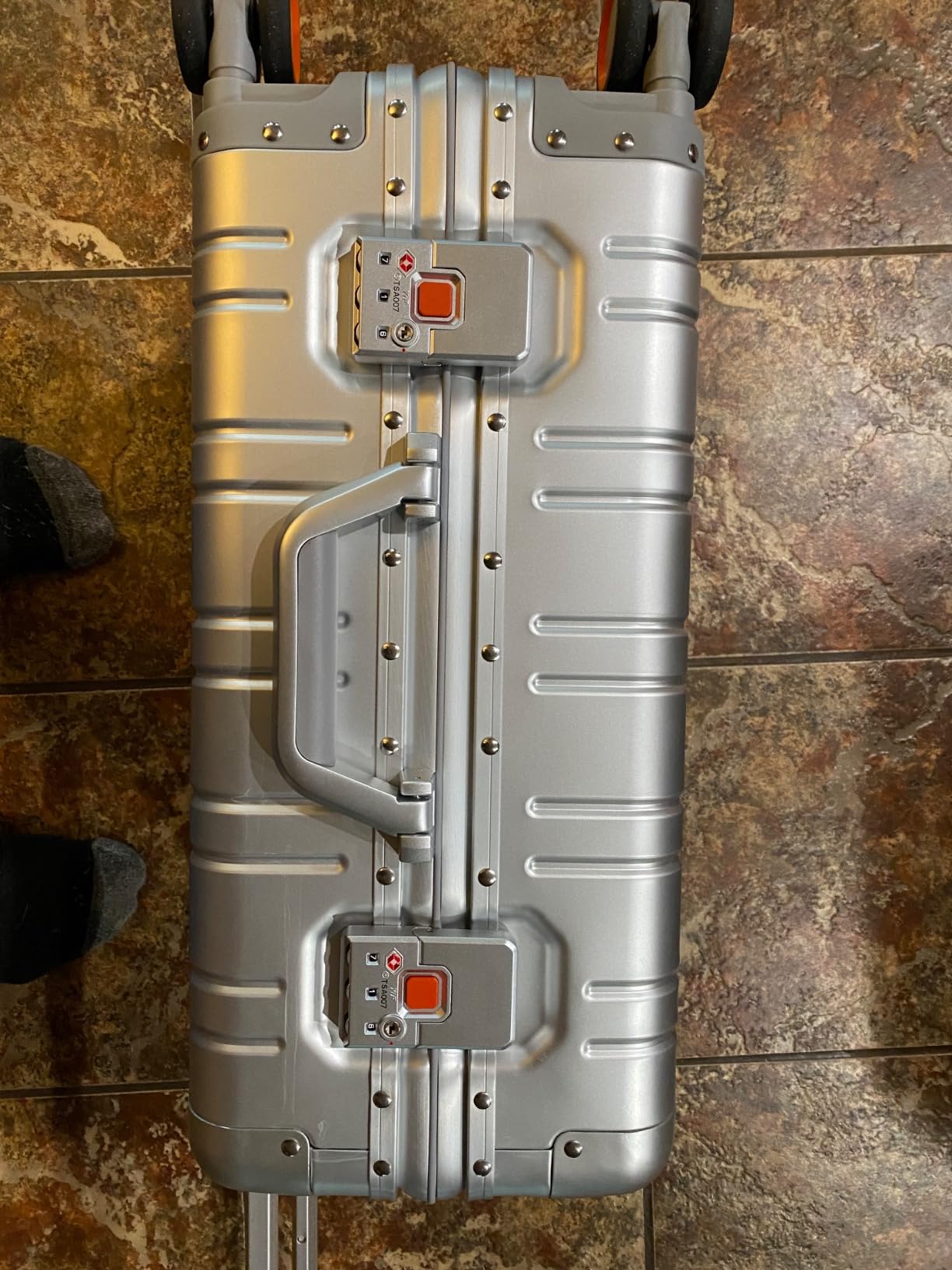 VentureVault All Aluminum 20 Inch Carry On Luggage With Wheels, Silver customer photo 1