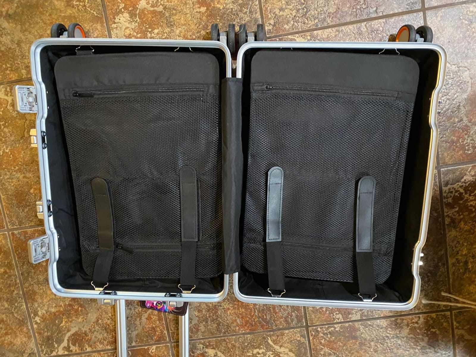 VentureVault All Aluminum 20 Inch Carry On Luggage With Wheels, Silver customer photo 2