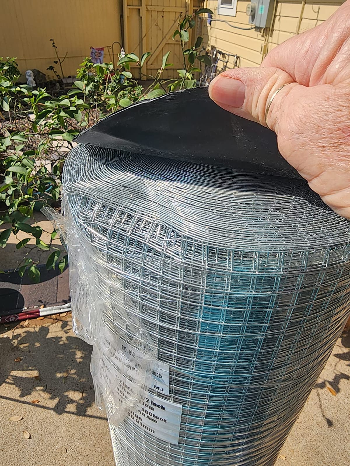 SEBOSS Hardware Cloth 1/2 inch Chicken Wire Fencing 48 x 100 Ft 19-Gauge customer photo 2