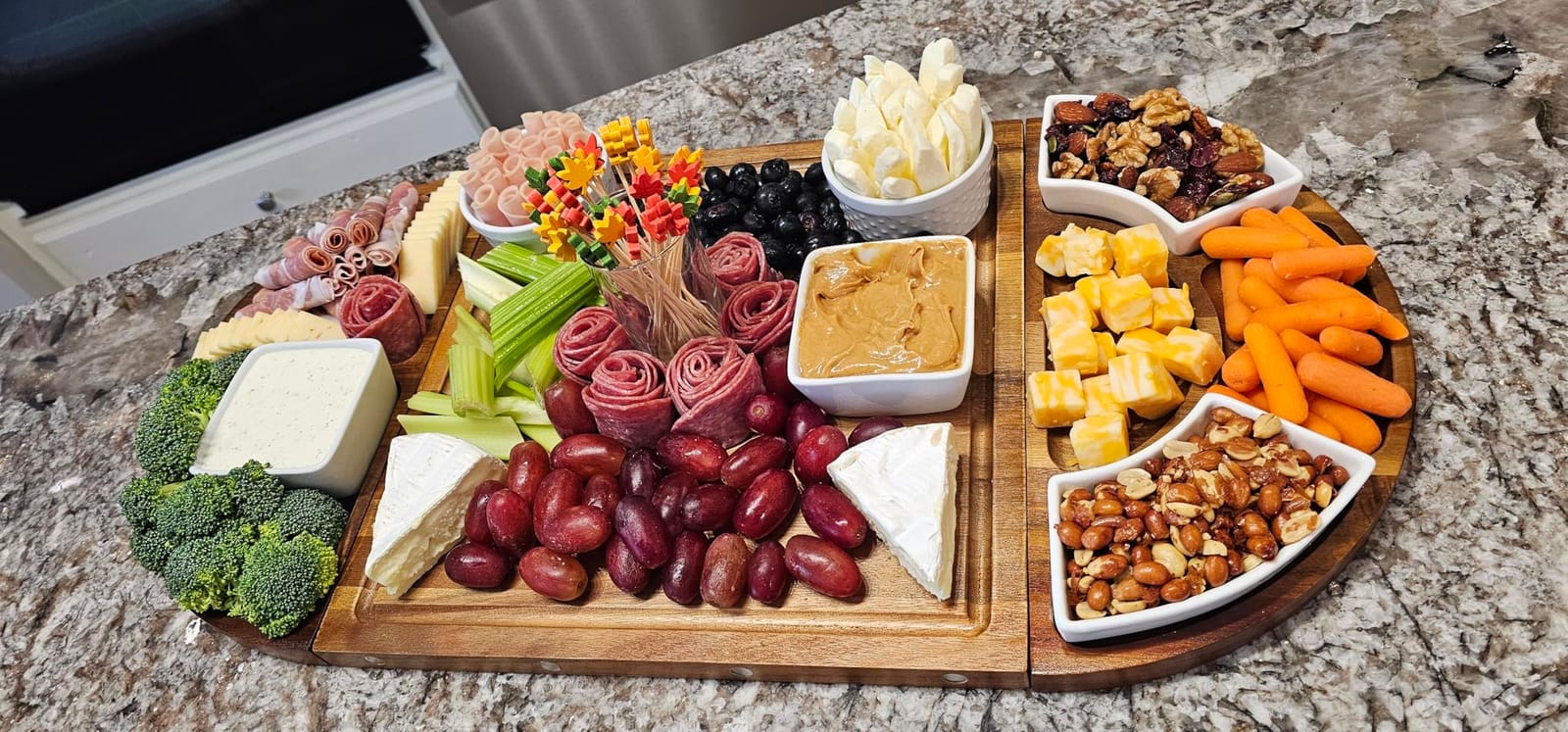 Elite Snacker Large Charcuterie Board Set, Acacia Wood, Premium Finish customer photo 1