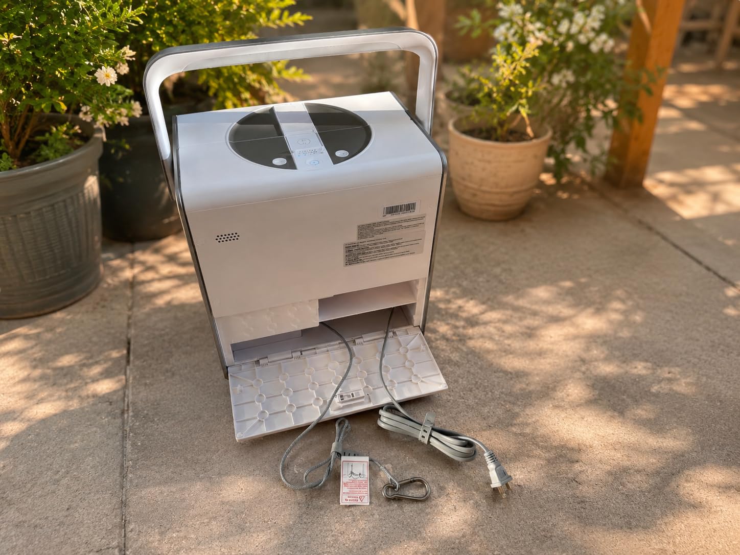 ECOVACS WINBOT W2 PRO Omni Portable Window Cleaning Robot with Multi-Functional Station, Charging While Working, Intelligent Cleaning with Triple Nozzle Water Sprayer, 12-Level Protection customer photo 2