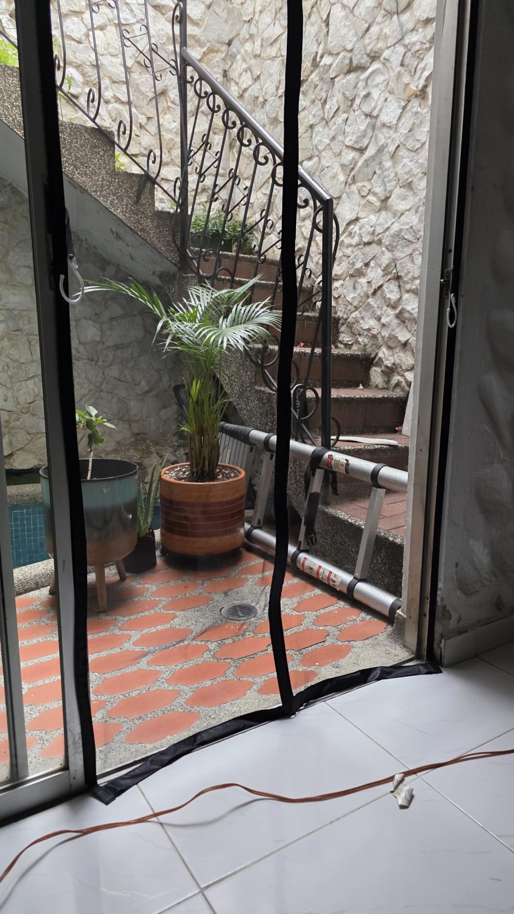 HOFUDON Heavy Duty Magnetic Screen Door, Fits 36 x 80 Inch Doors, Black customer photo 1