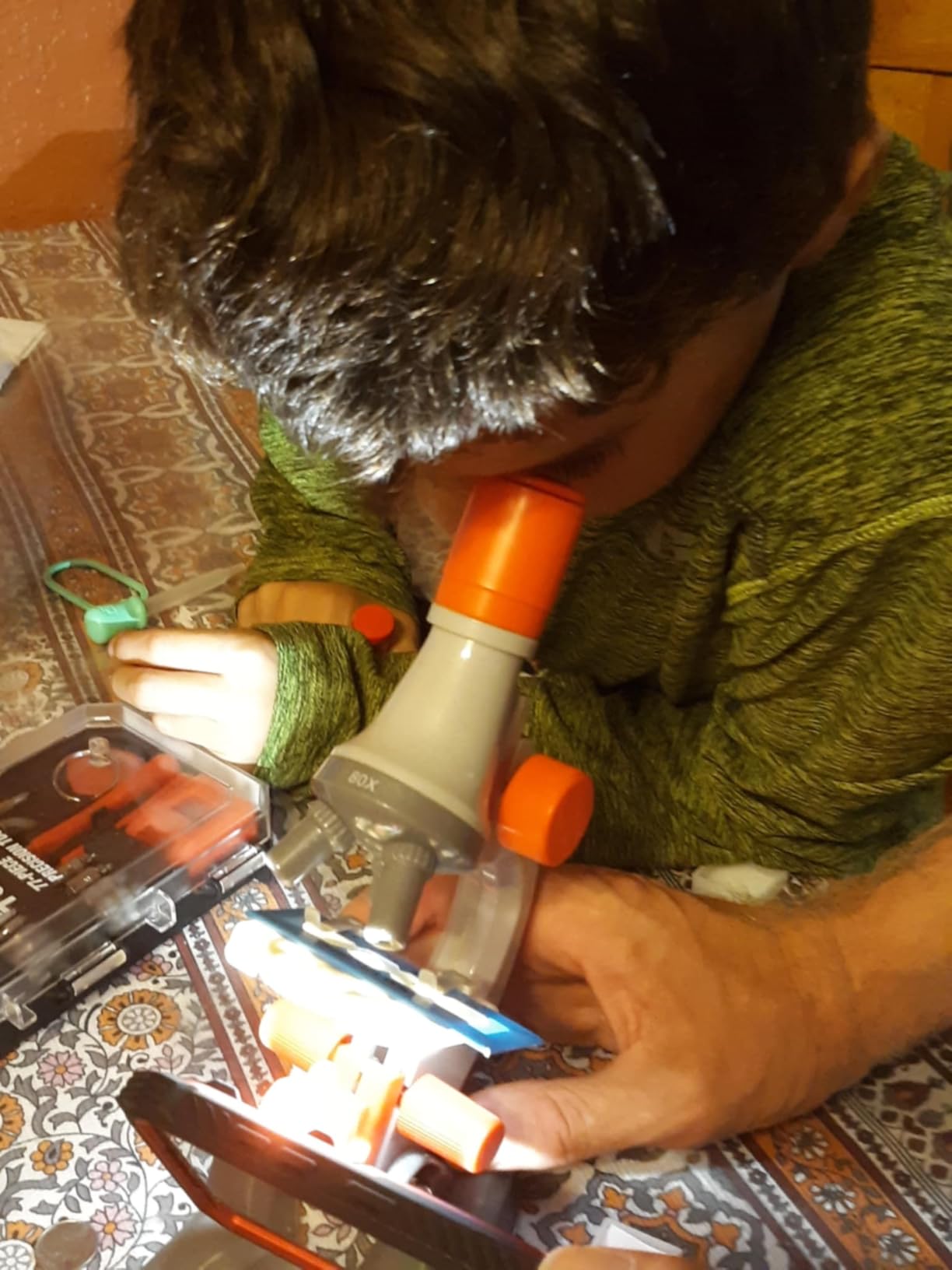 Wow in The World Kids’ Microscope & Biology Kit, Up to 720x Magnification, LED Illumination, Prepared & Blank Slides, Companion Audio Content, Beginner Science Gift for Ages 6+ by Thames & Kosmos customer photo 1