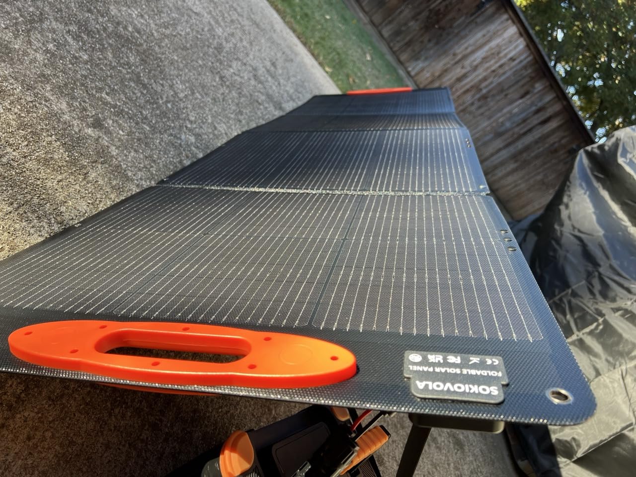 SOKIOVOLA N-Type 16BB 200W Portable Solar Panel for EF/Jackery/Bluetti/Anker Power Station Foldable Solar Panel 25% High Efficiency IP68 Waterproof for Outdoor Trip RV Camping Blackout Off Grid customer photo 2