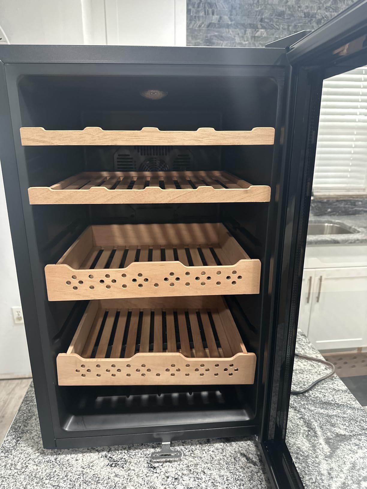 Electric Humidor, 70L 400 Counts Large Capacity,Thermostatic Cooling Humidor Cabinet with Smart Humidity & Temp Control, Spanish Cedar Wood Shelves, Safety Lock customer photo 2