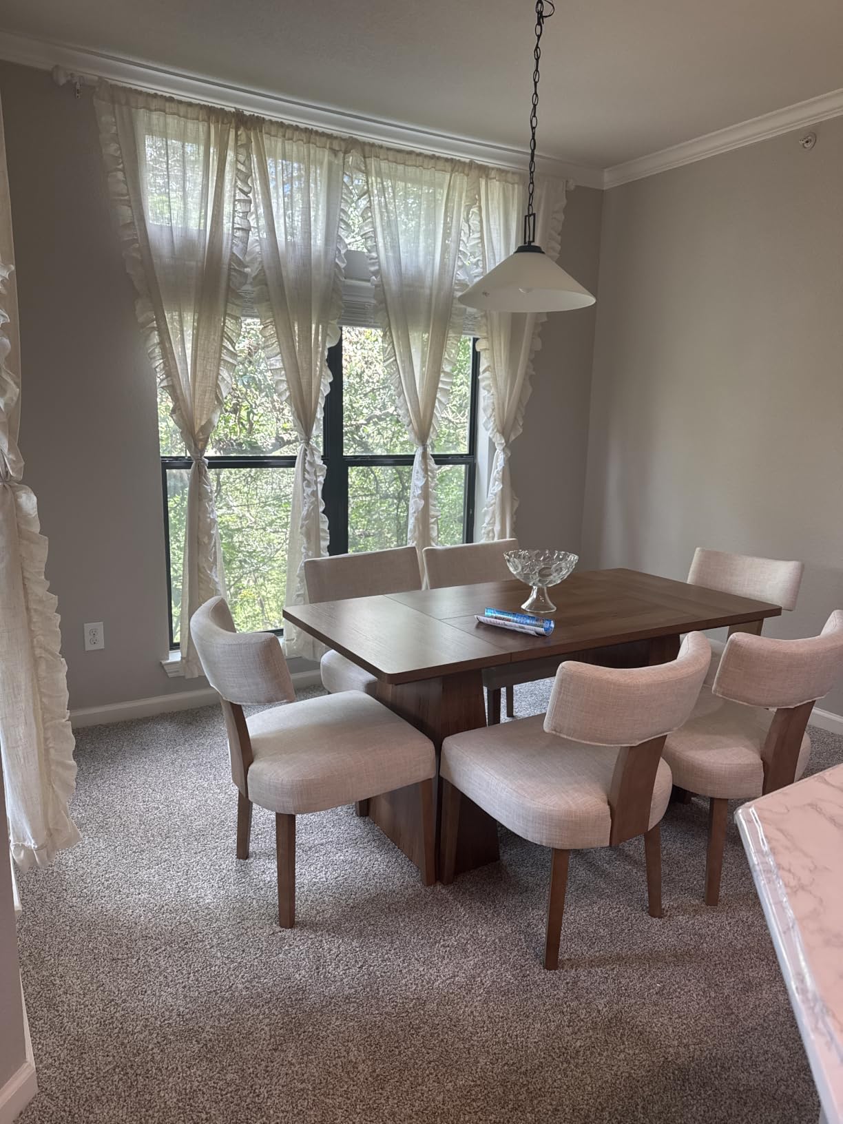 LITTLE TREE Dining Table for 6 People, Wooden Dining Table, Rectangle Table with Heavy Duty Legs, Modern Dining Table for Kitchen, Dining Room, Light Brown customer photo 1