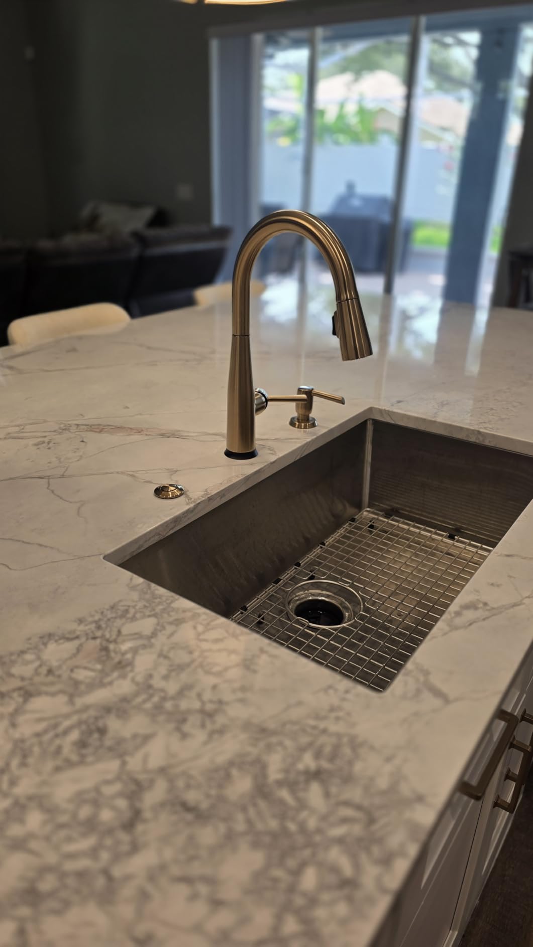 Delta Essa Touchless Kitchen Faucet with Touch Technology, Brushed Nickel Kitchen Sink Faucet with Pull Down Sprayer, Single Hole, Arctic Stainless 9113TL-AR-DST customer photo 1