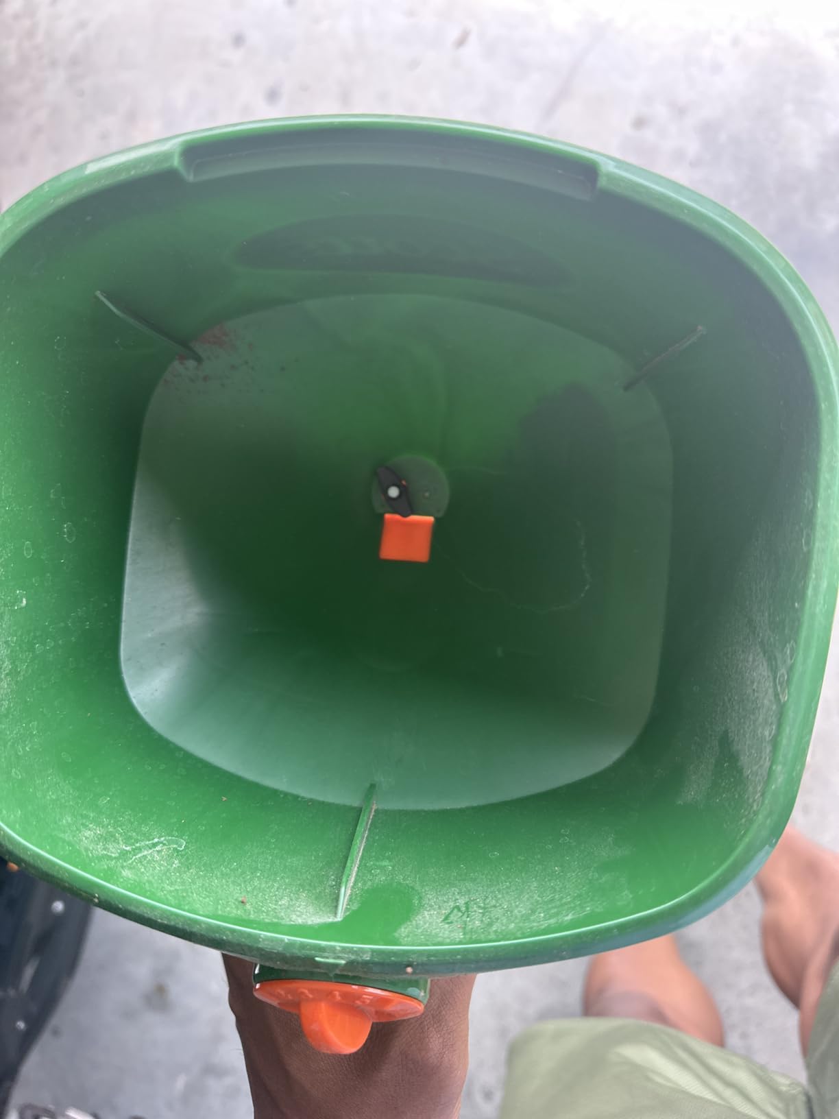 Scotts Whirl Hand-Powered Spreader customer photo 1